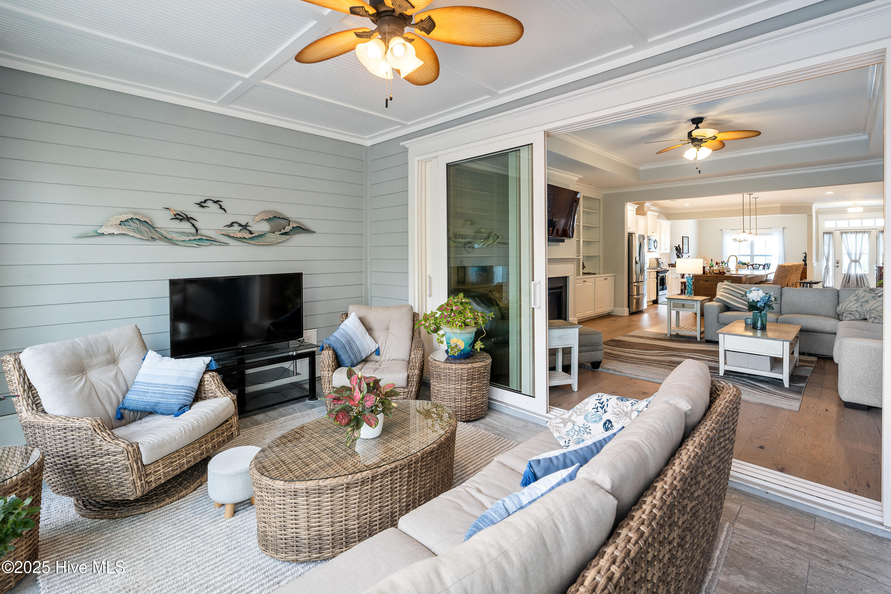 100535201 | Photo 17