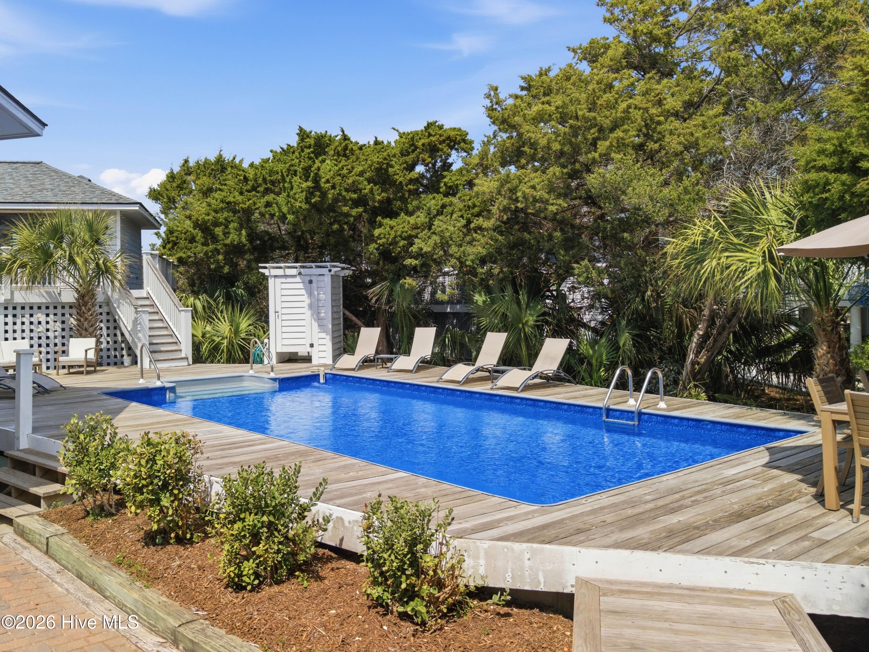 100560271 | Photo 45