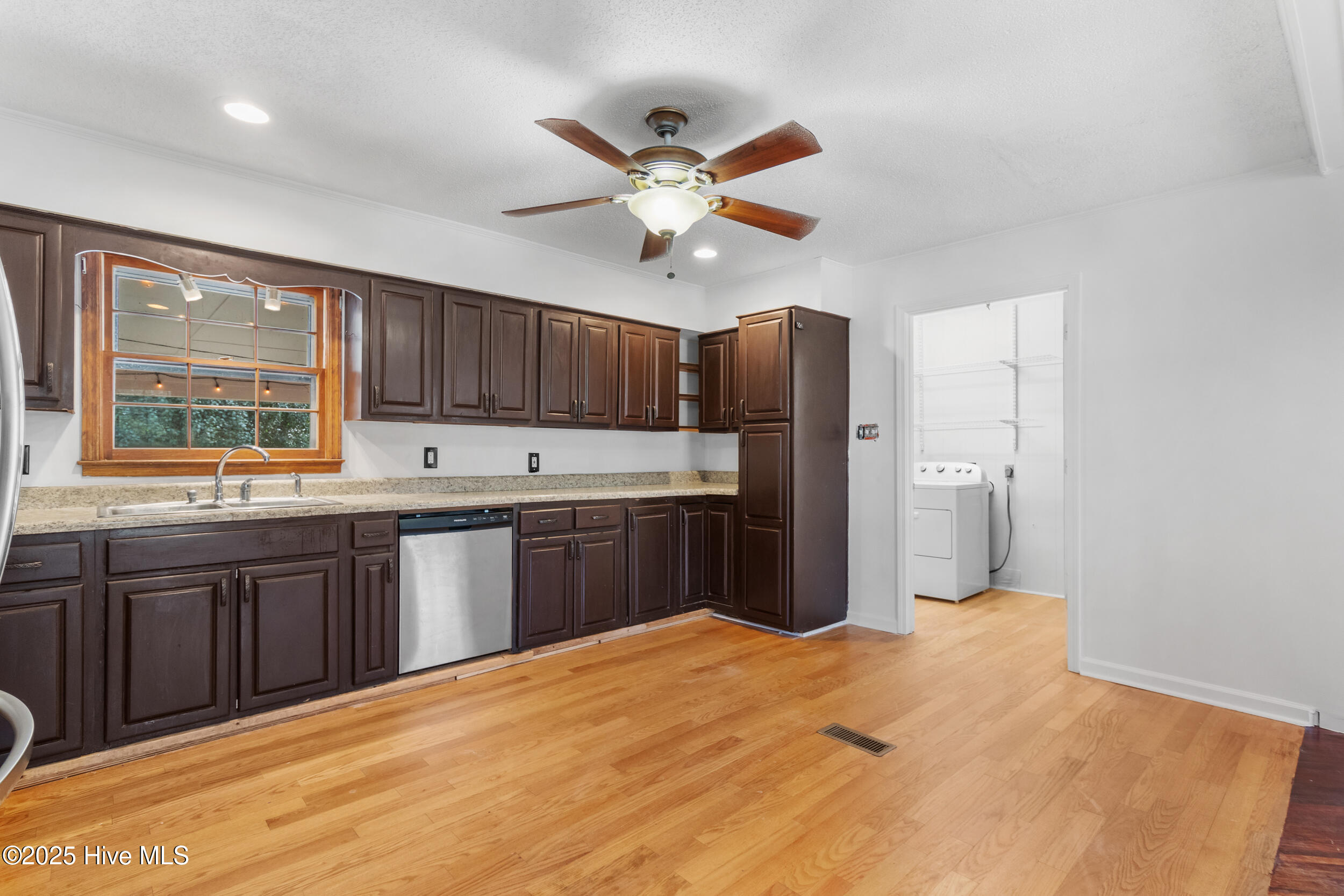 100535296 | Photo 17