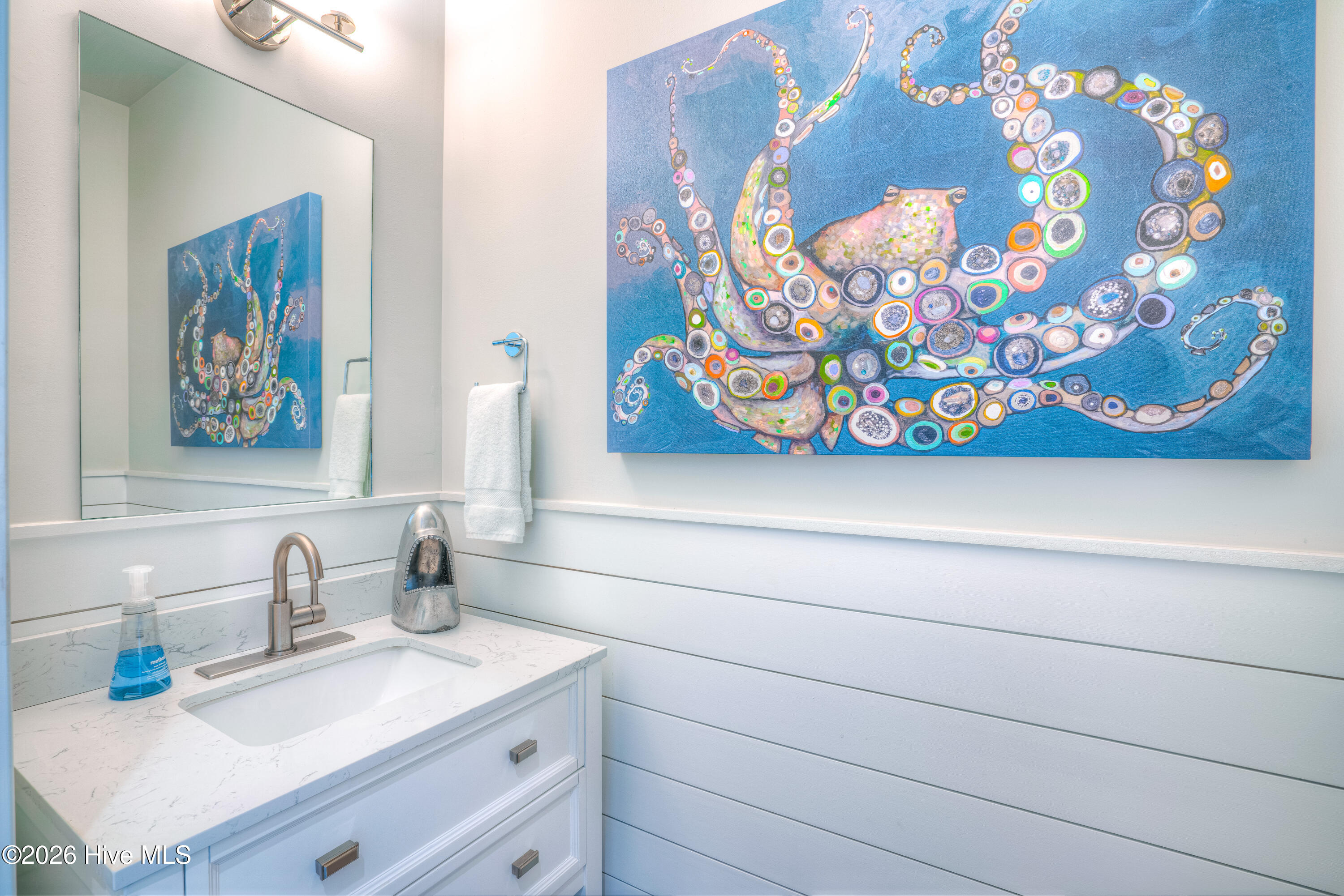 100569928 | Photo 13