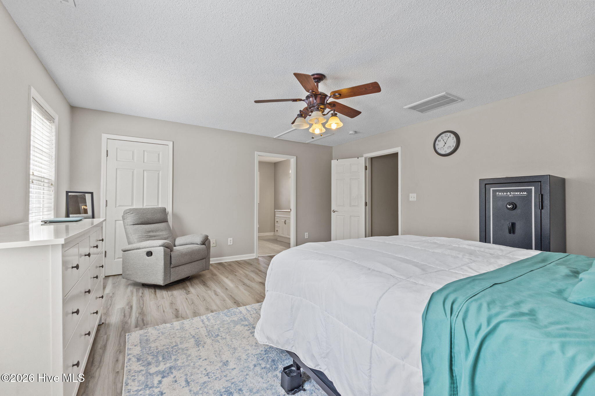 100561771 | Photo 22