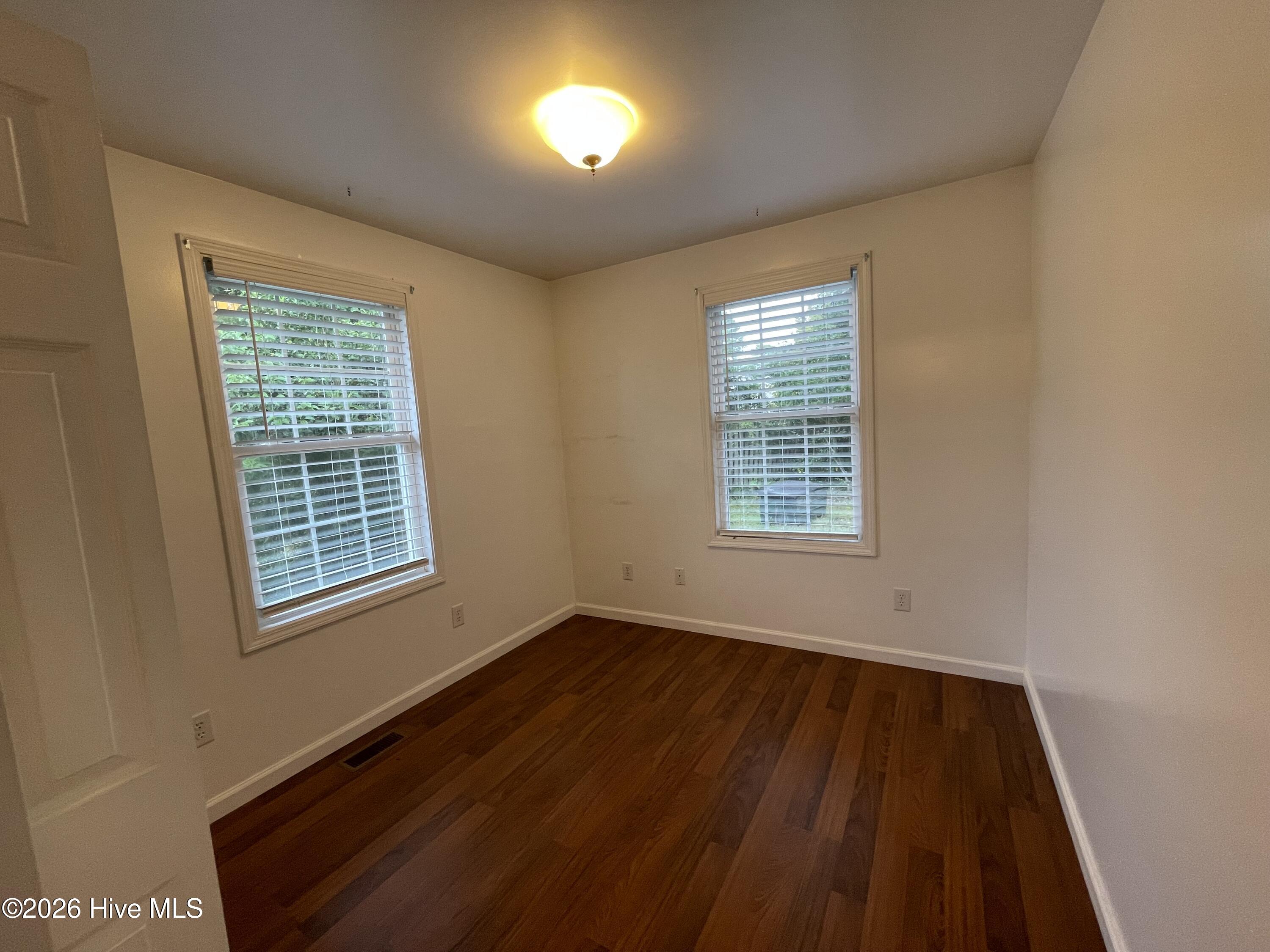 100554178 | Photo 11