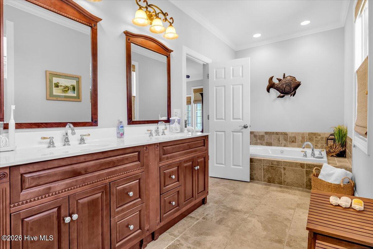 100565920 | Photo 44