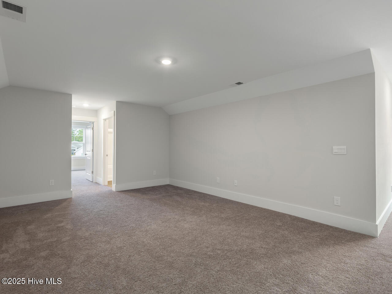 100558850 | Photo 29