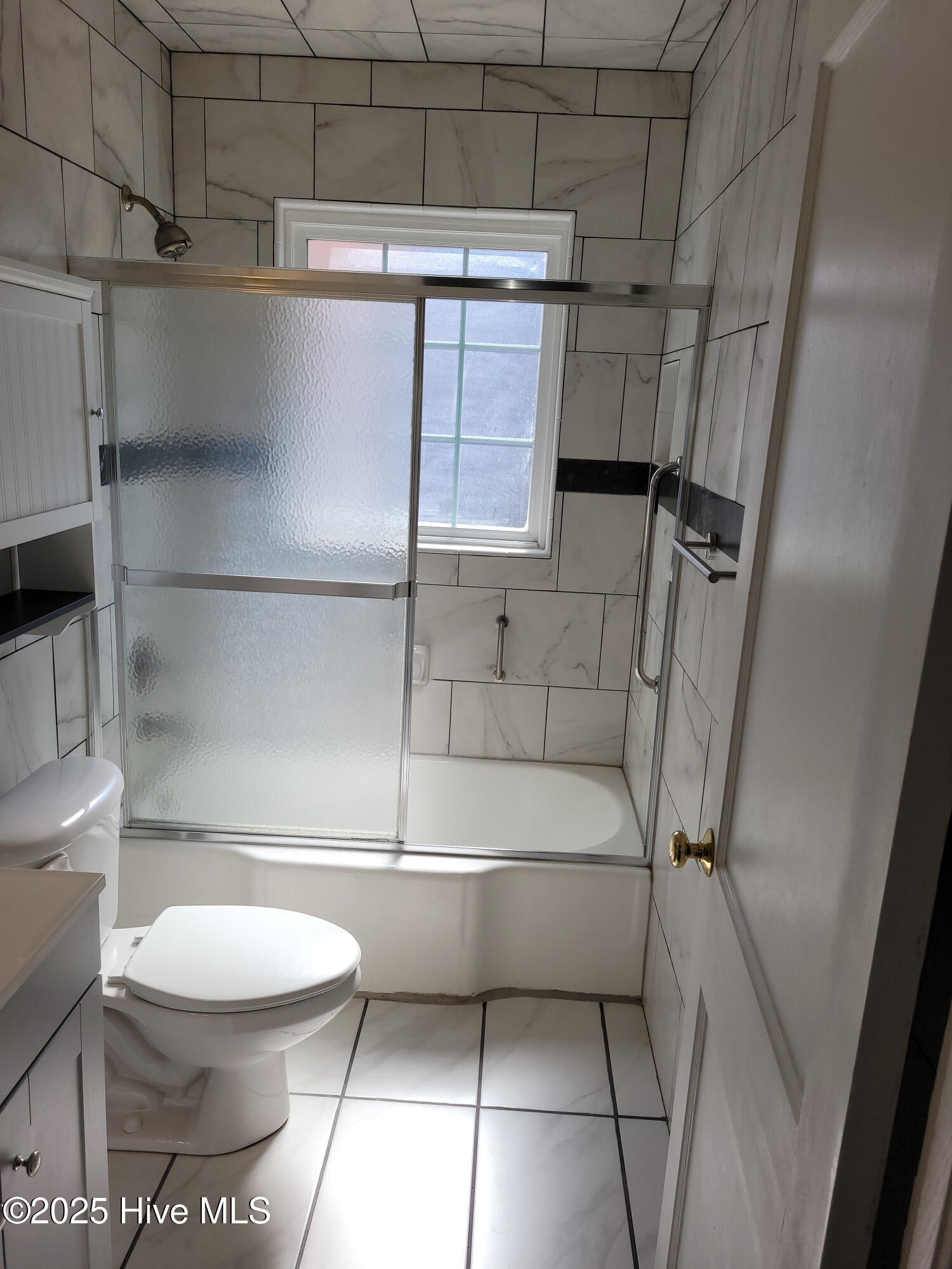 100531827 | Photo 14