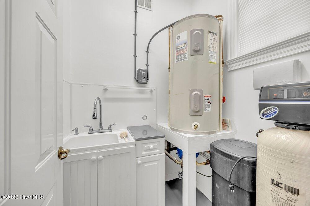 100557041 | Photo 43