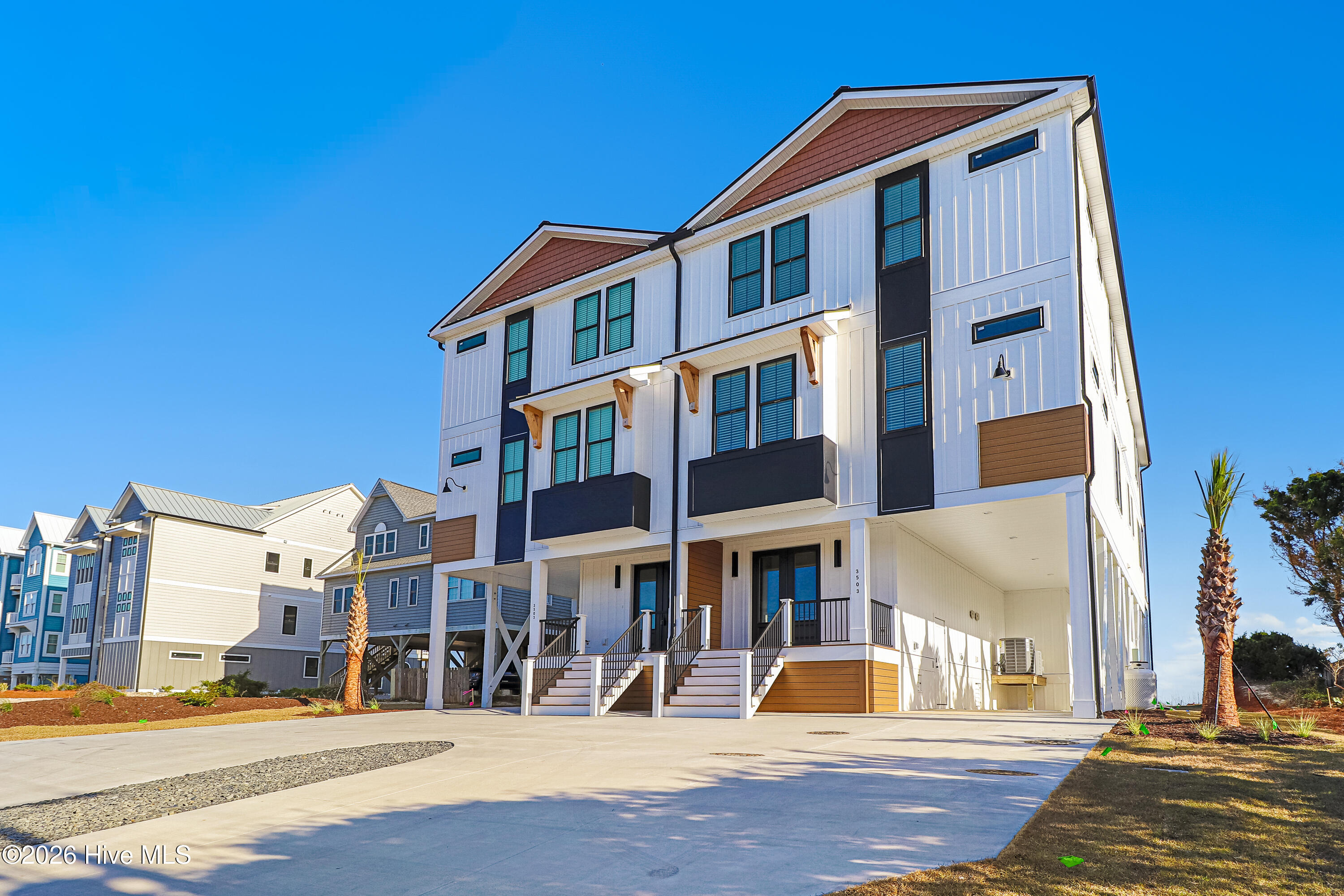 100567195 | Photo 53