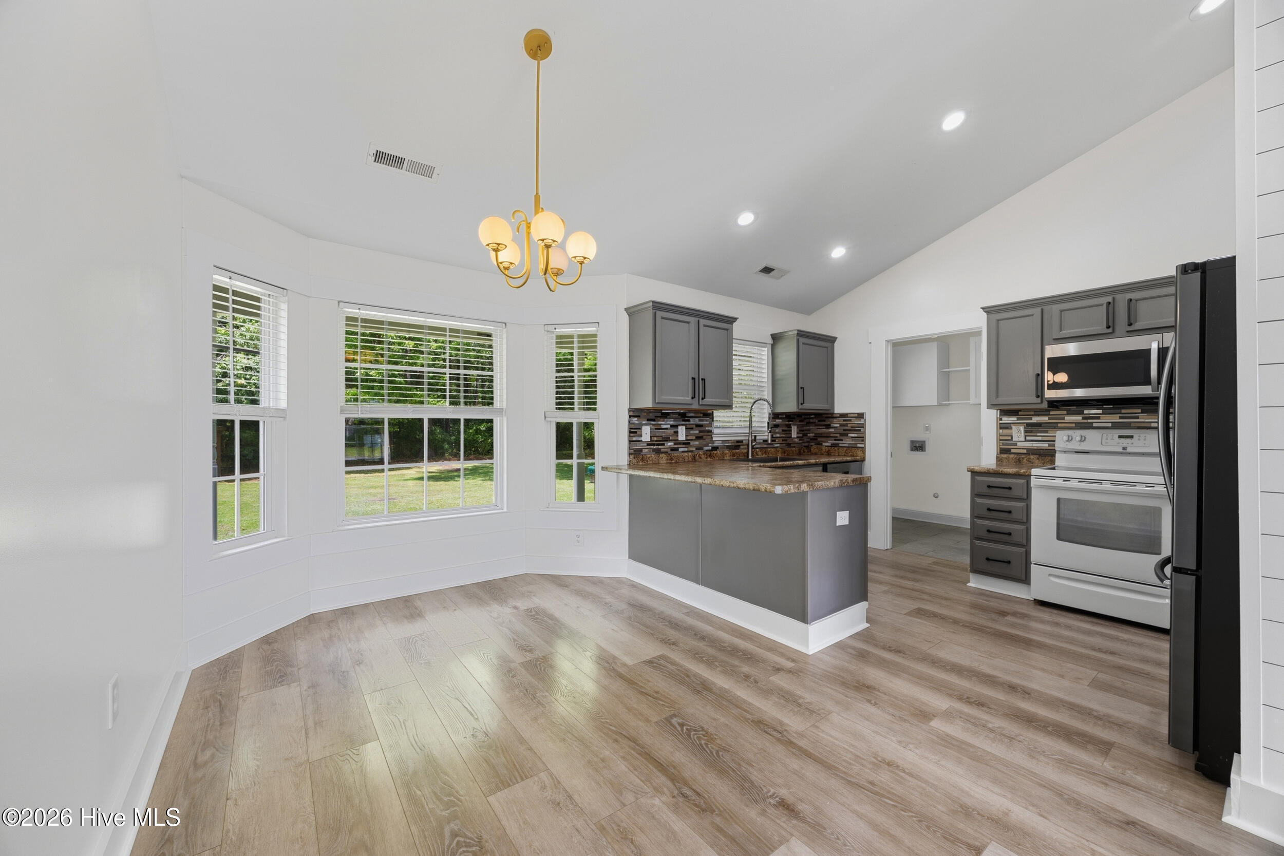 105 Henry Giddeons Drive, Teachey, NC 28464 – photo 7: 22_dining area