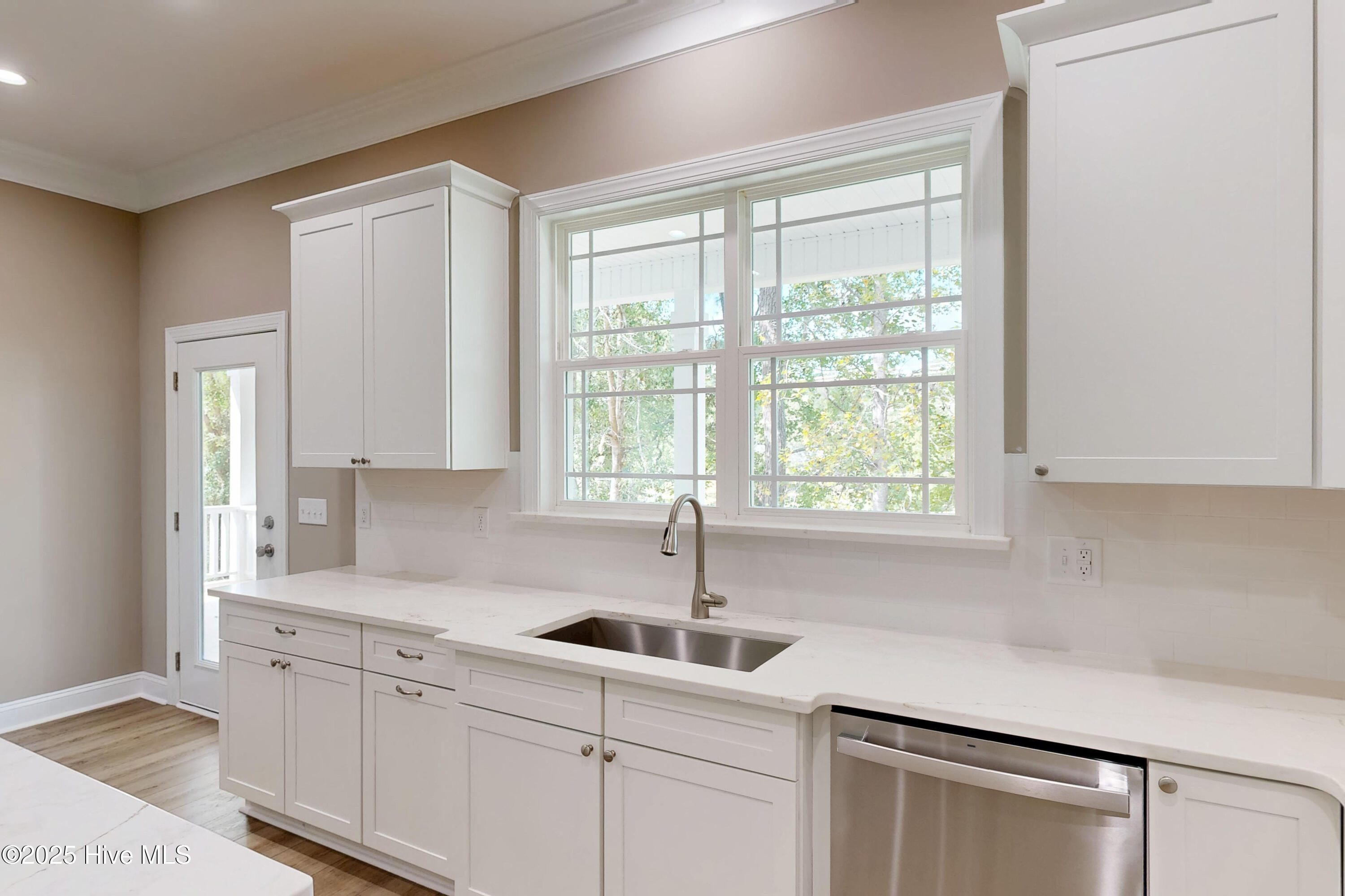 100534156 | Photo 13