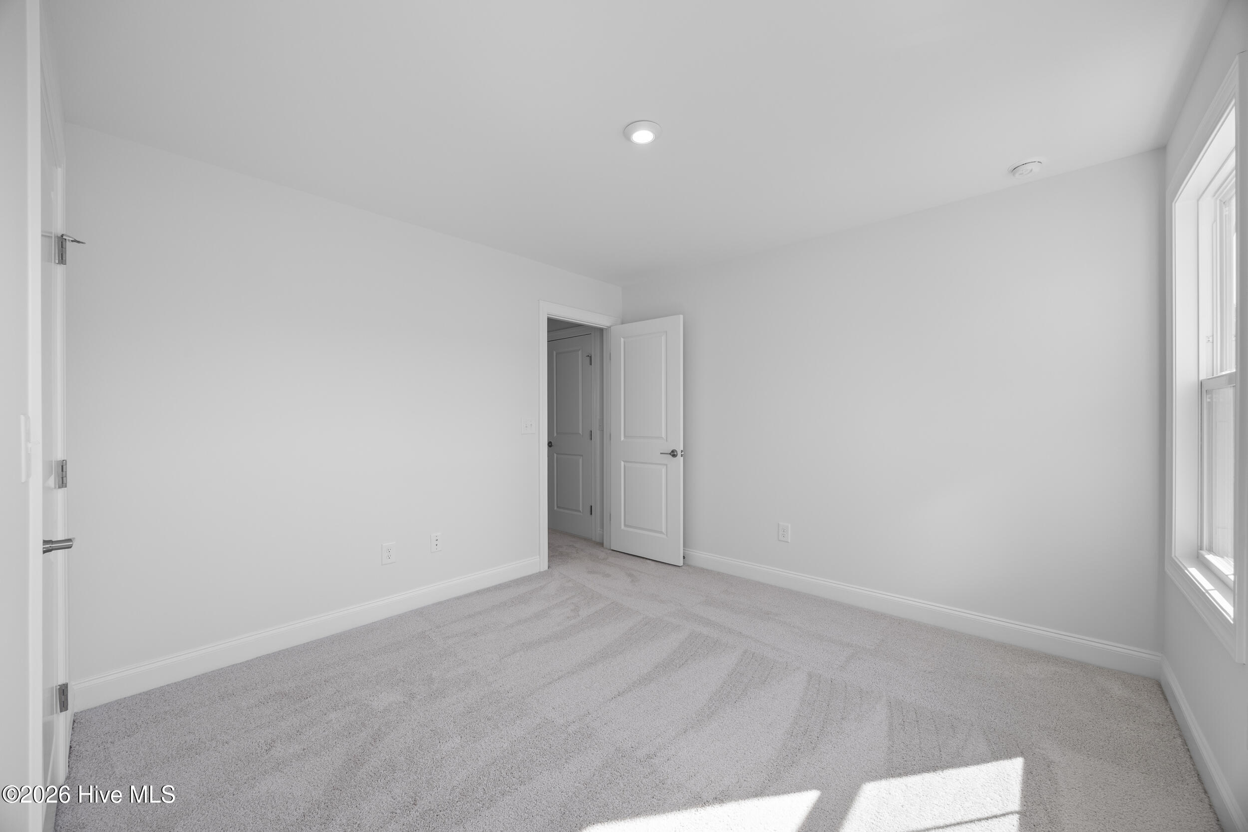 100527055 | Photo 32