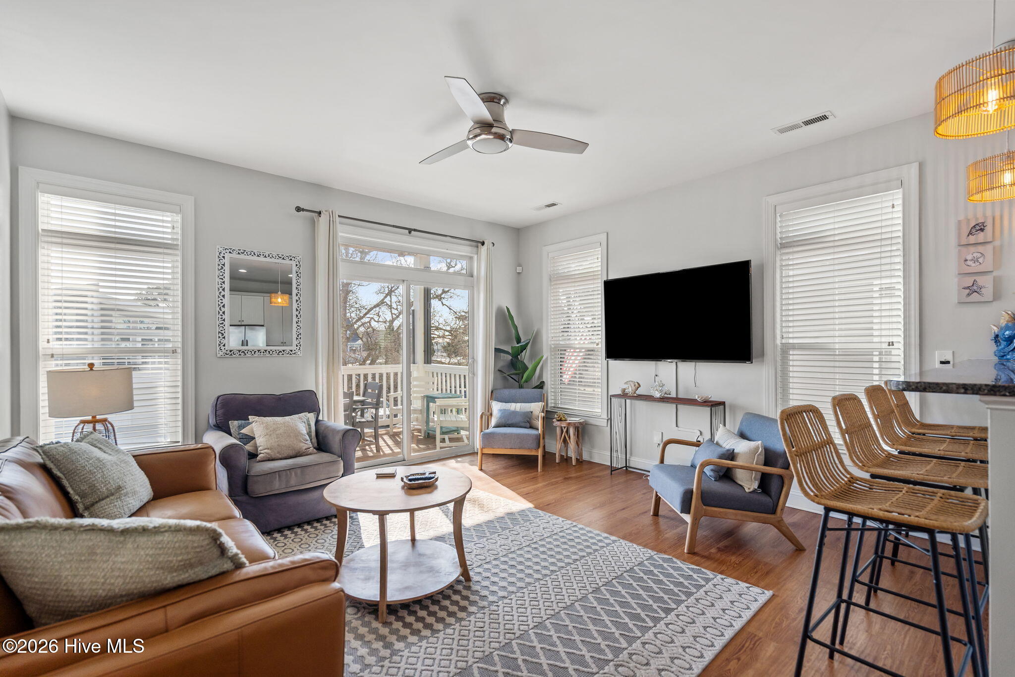 100560488 | Photo 10