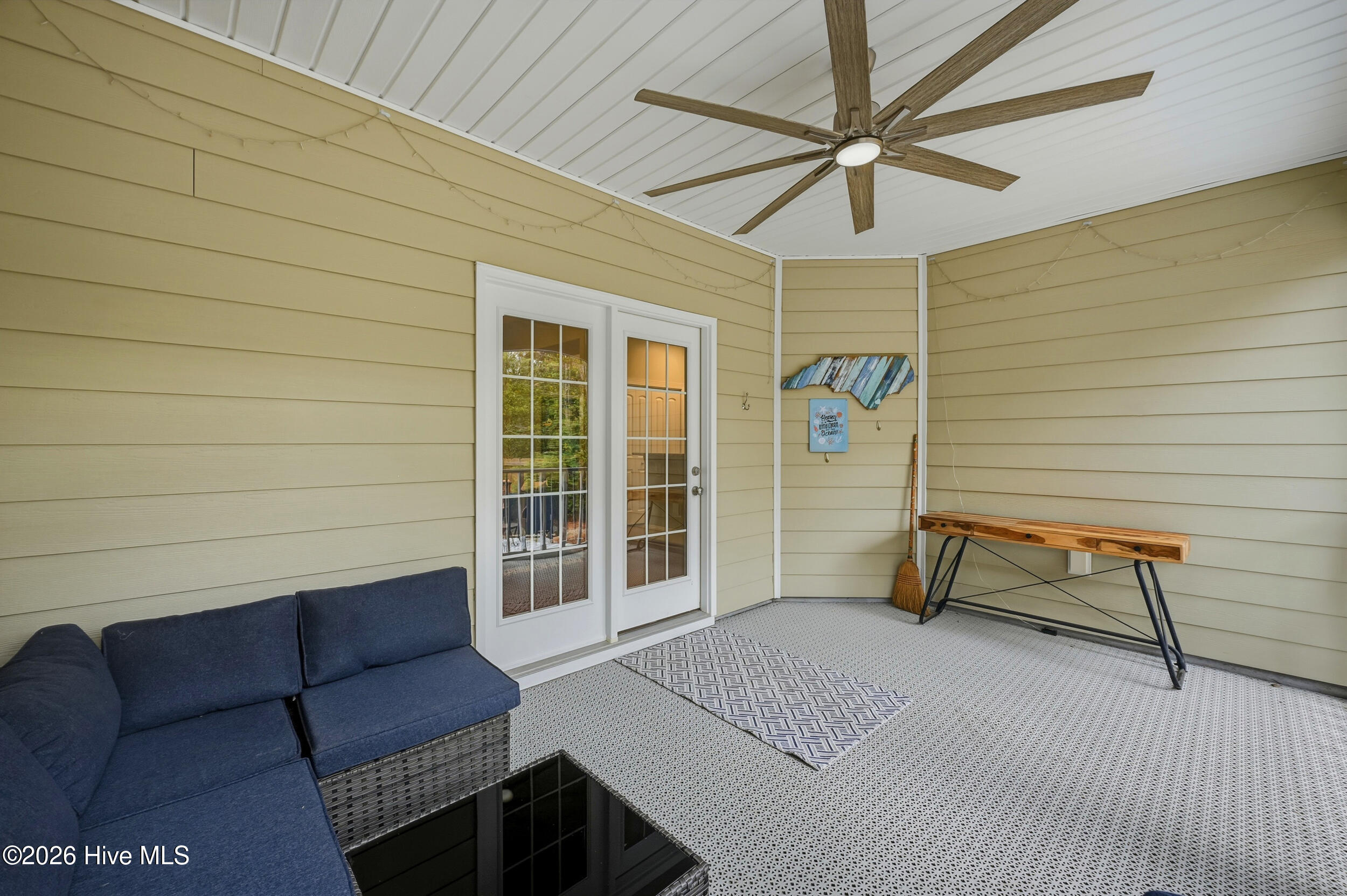 100563166 | Photo 38