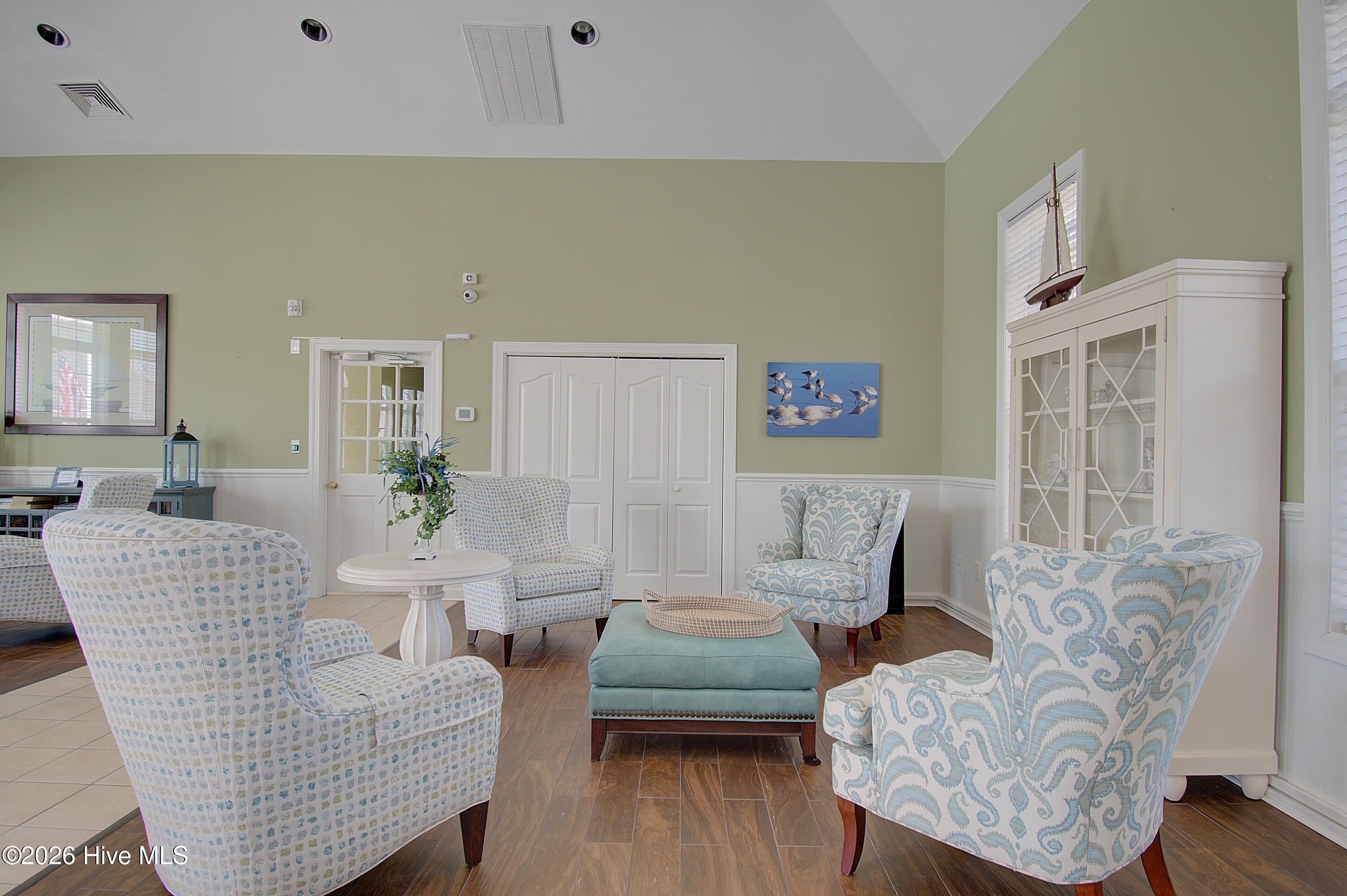 100549811 | Photo 70