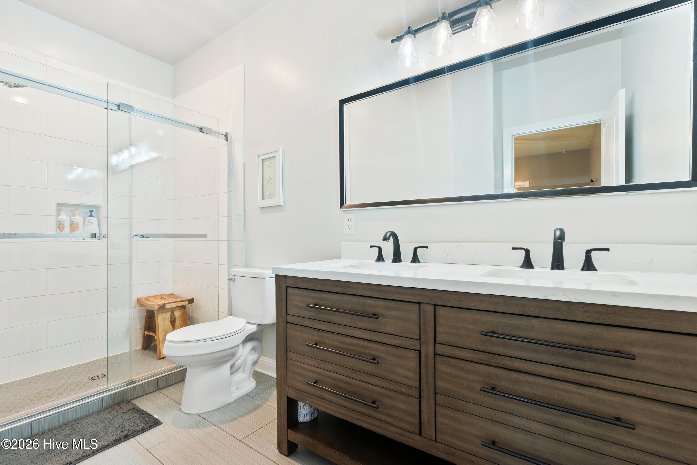 100549187 | Photo 43