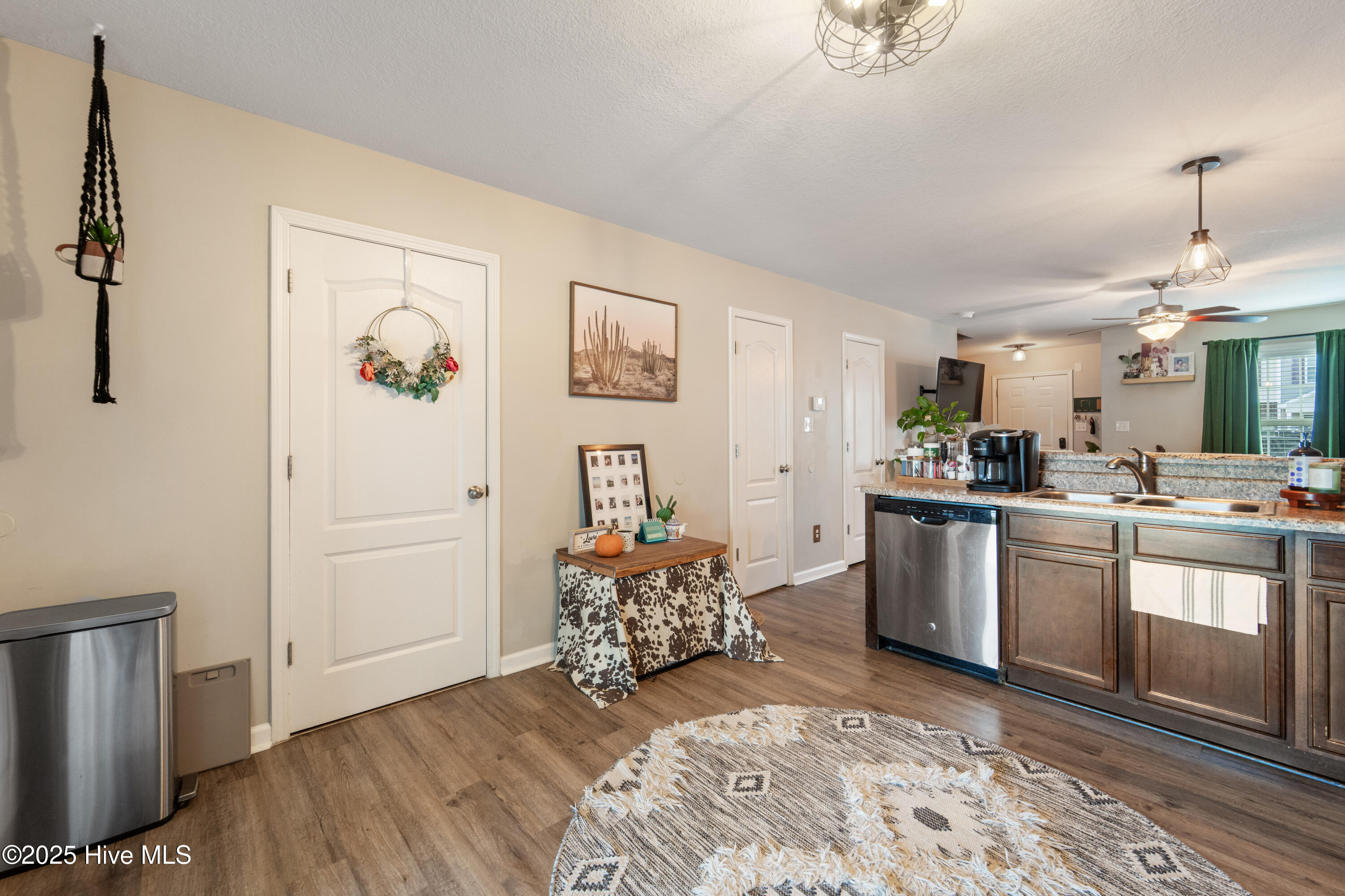 100539318 | Photo 41