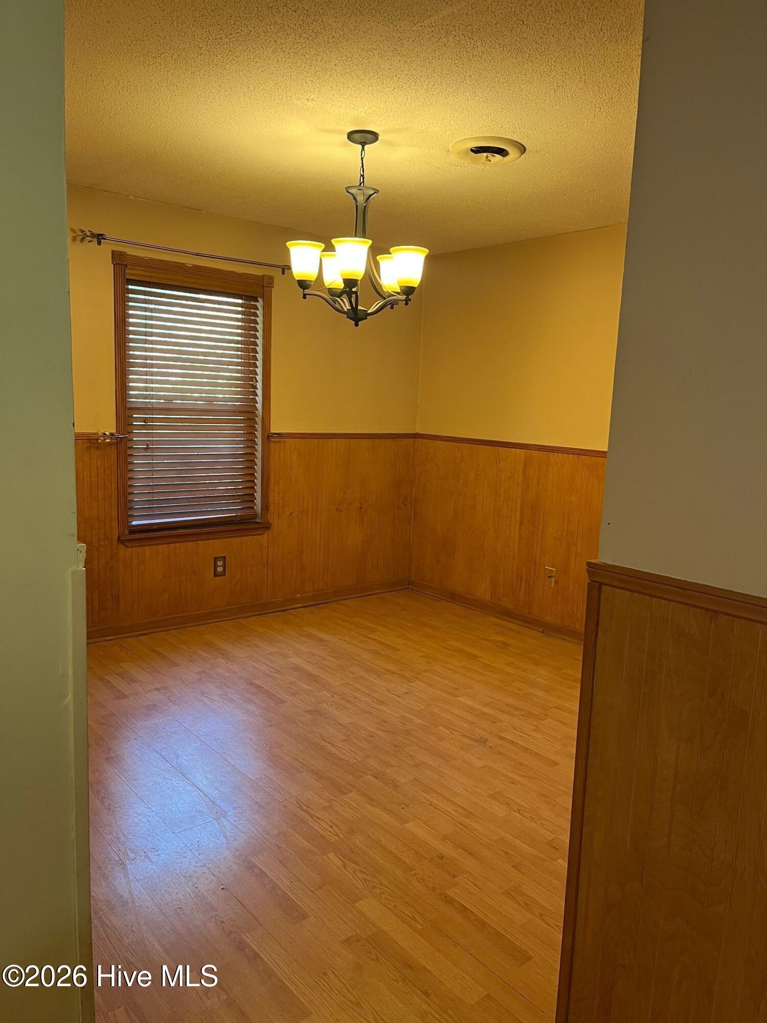 100569627 | Photo 12