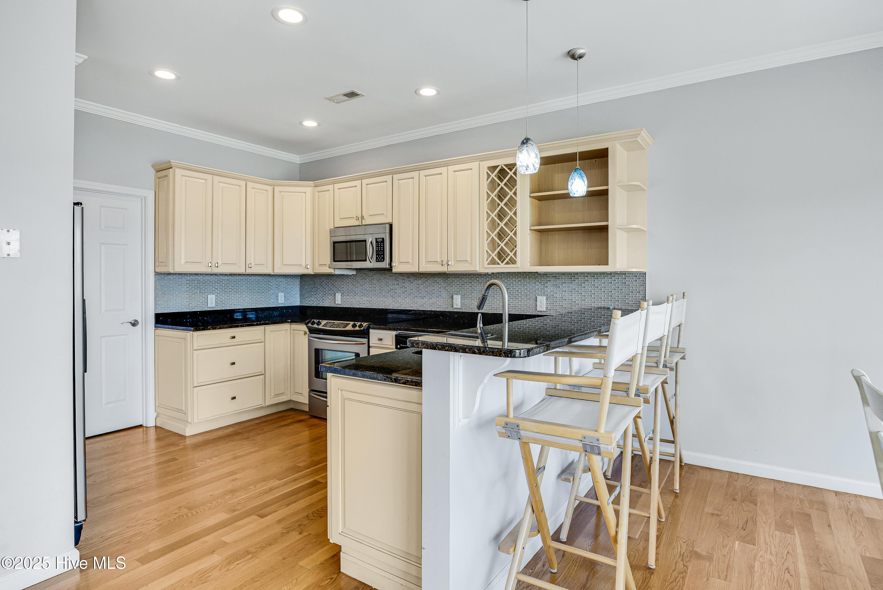 100535789 | Photo 15