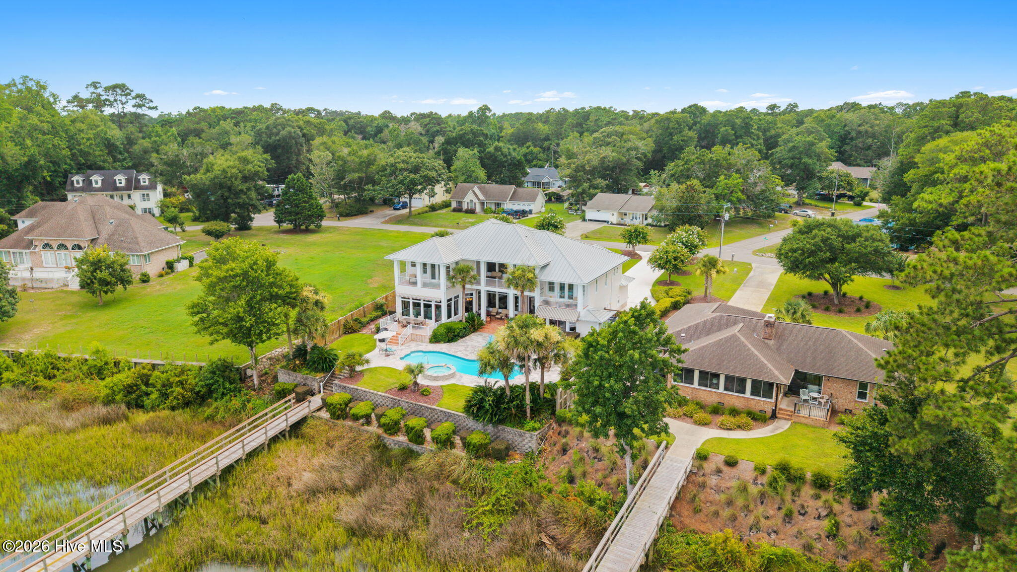 100554709 | Photo 40