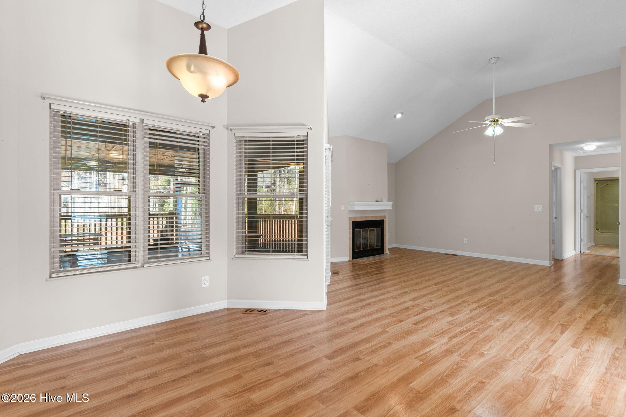 100548556 | Photo 10