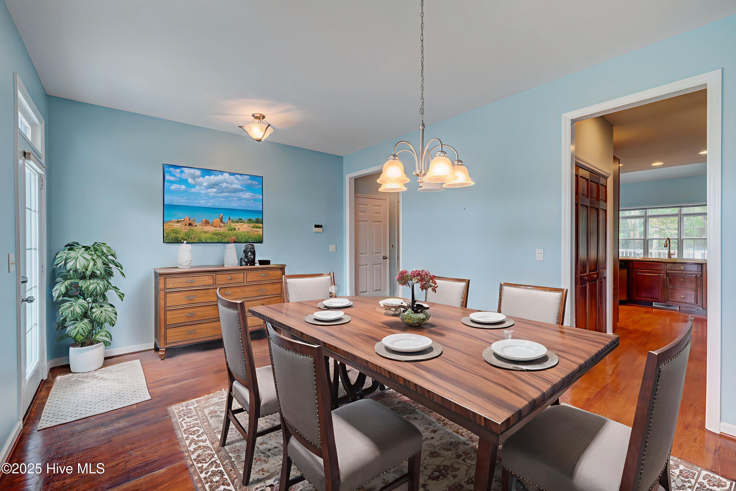 100526585 | Photo 11