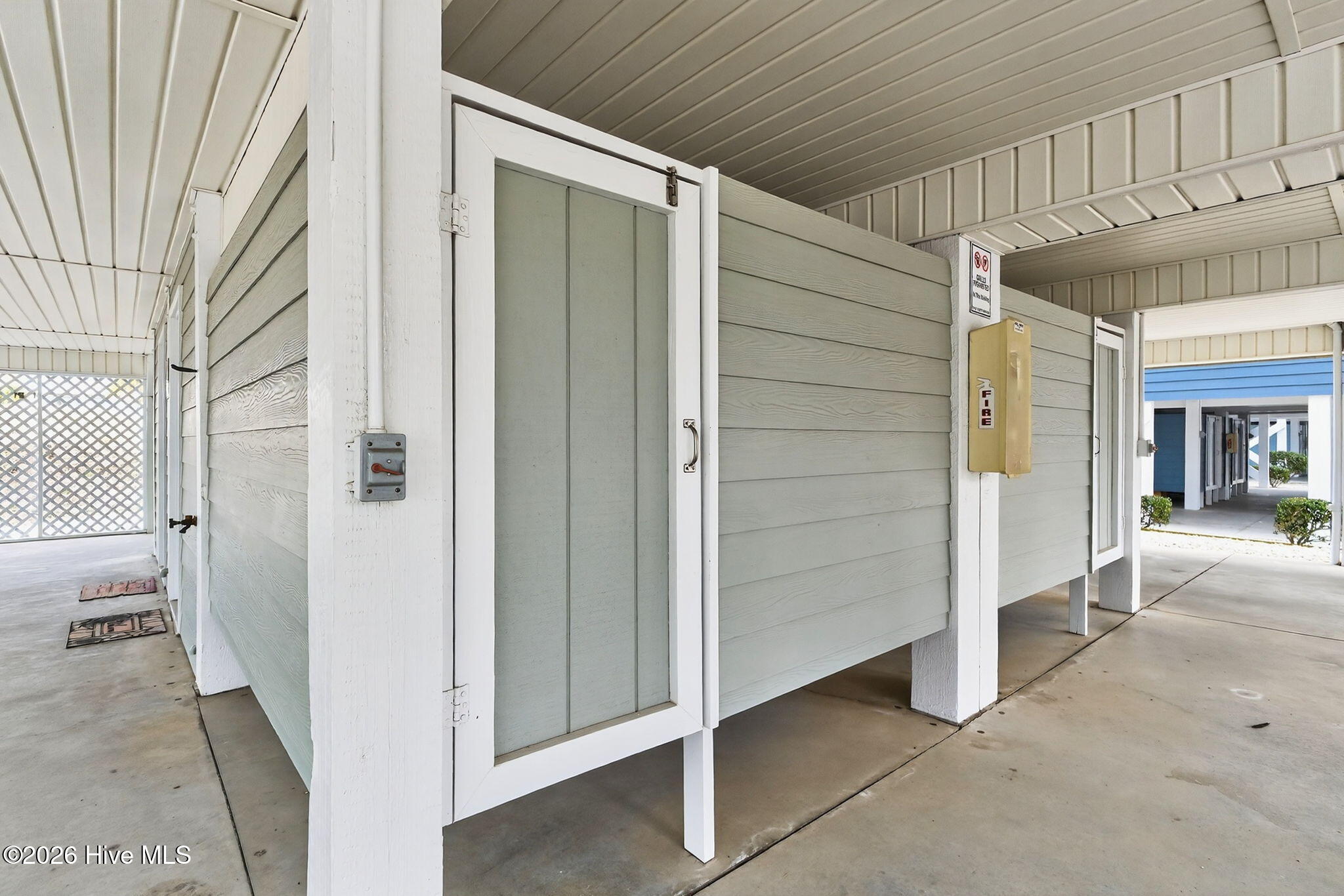 100553684 | Photo 35