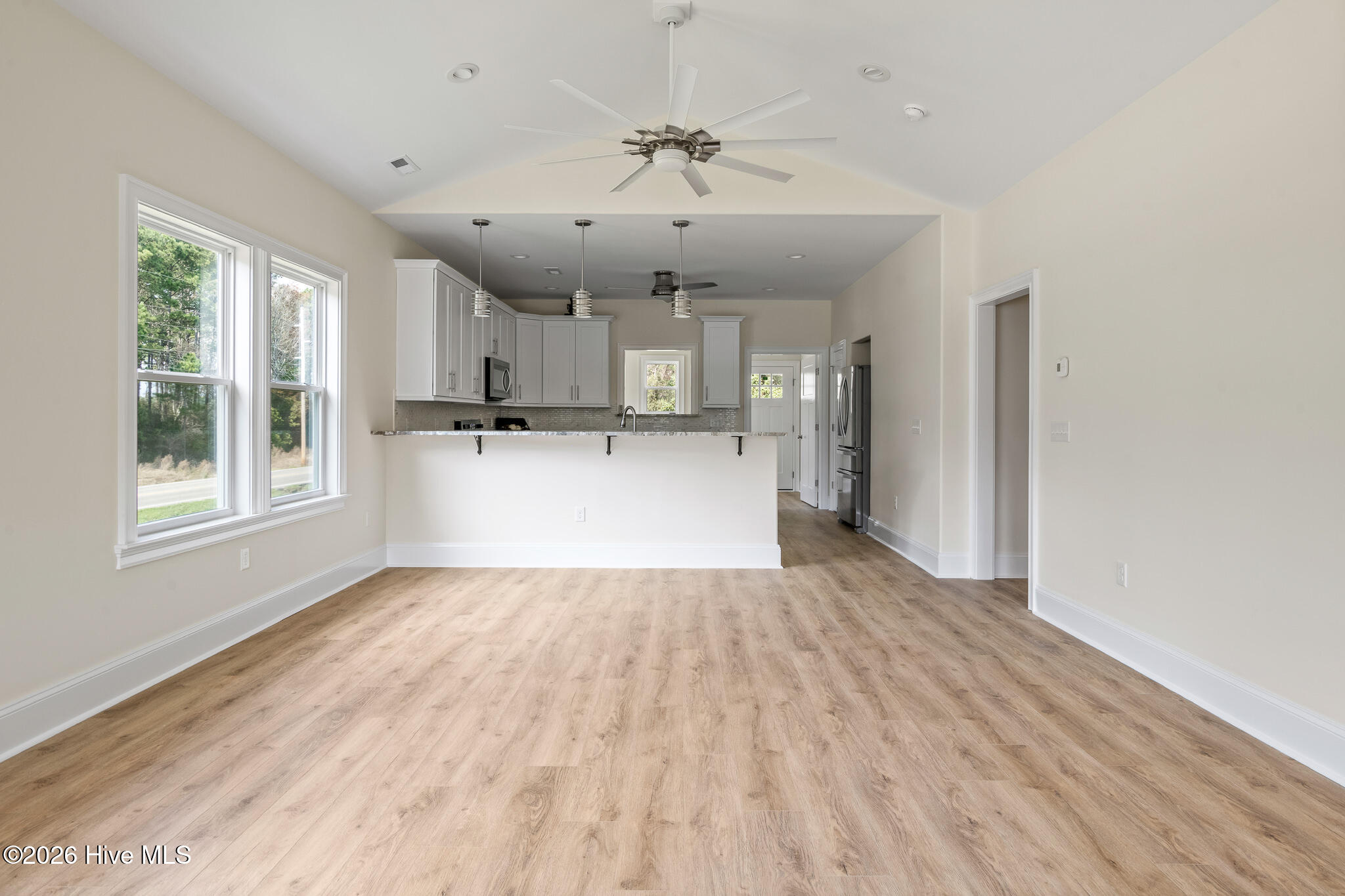 100517039 | Photo 13