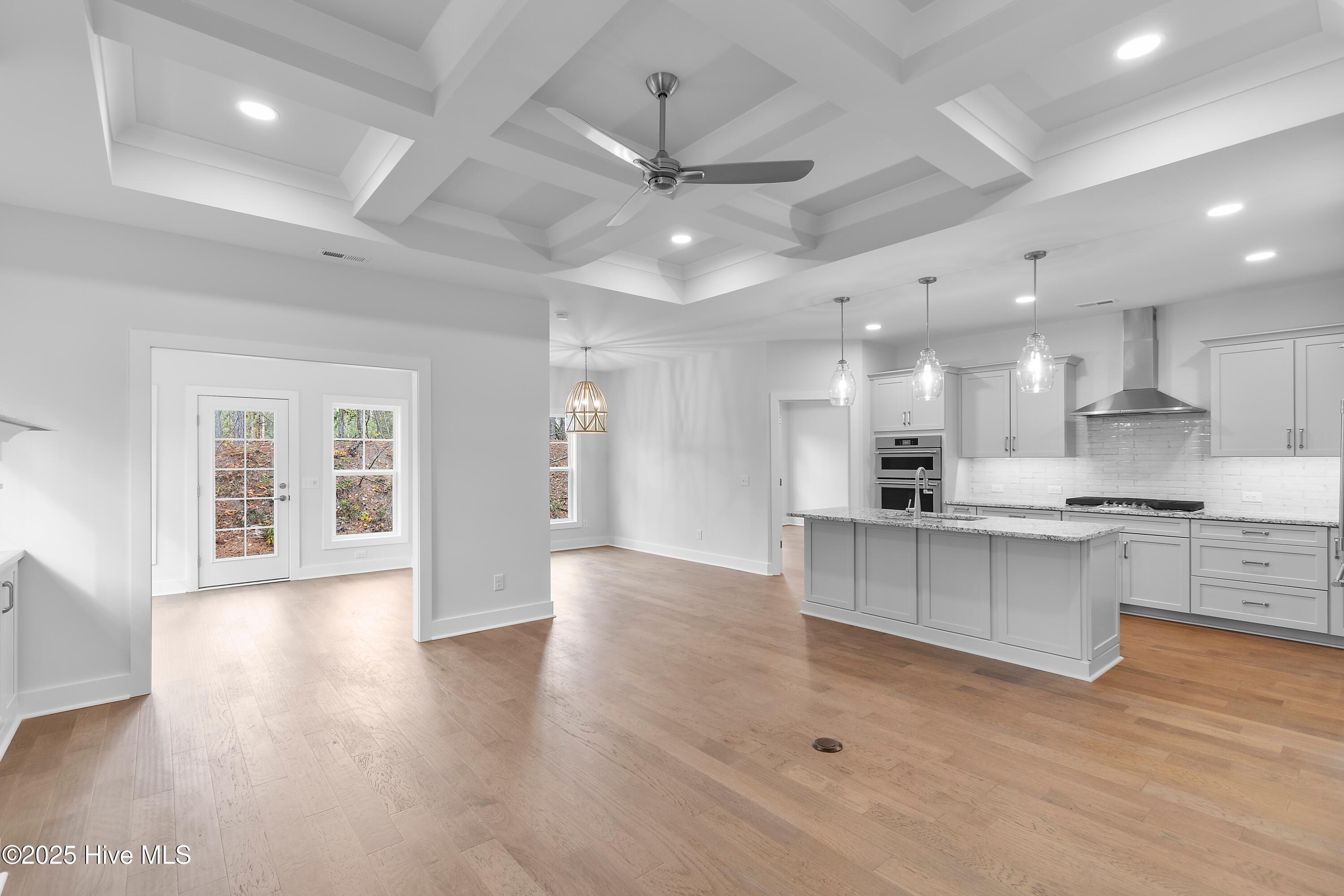 100525148 | Photo 41