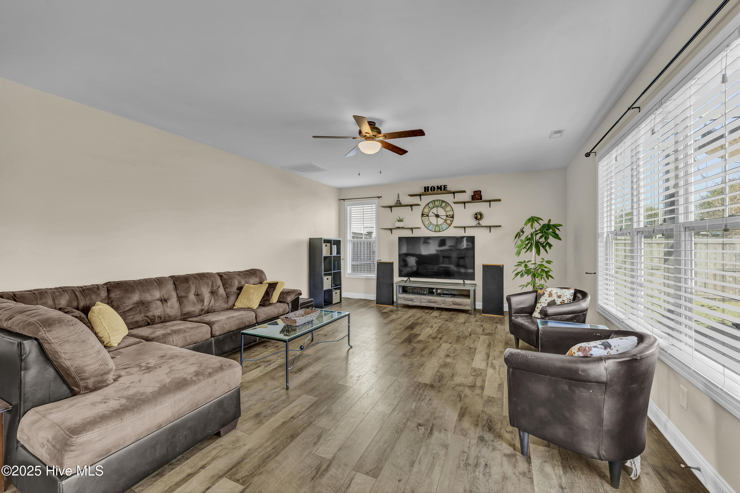 100549704 | Photo 22