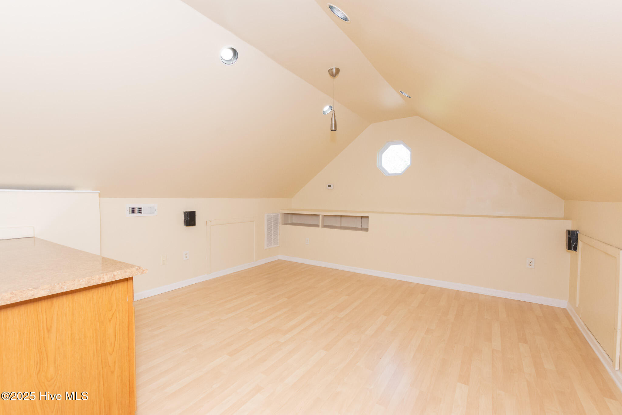 100522001 | Photo 56