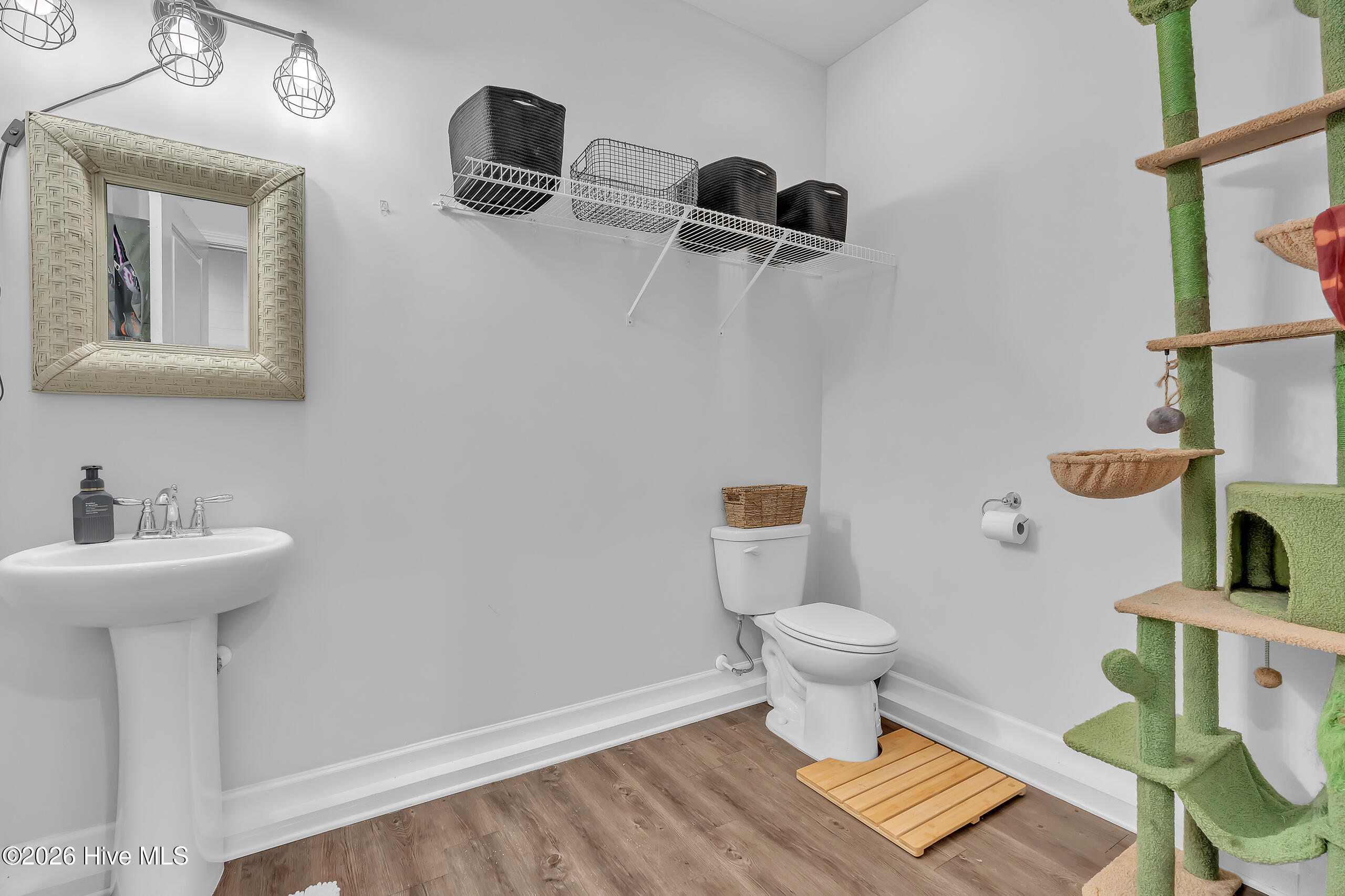 100566943 | Photo 23