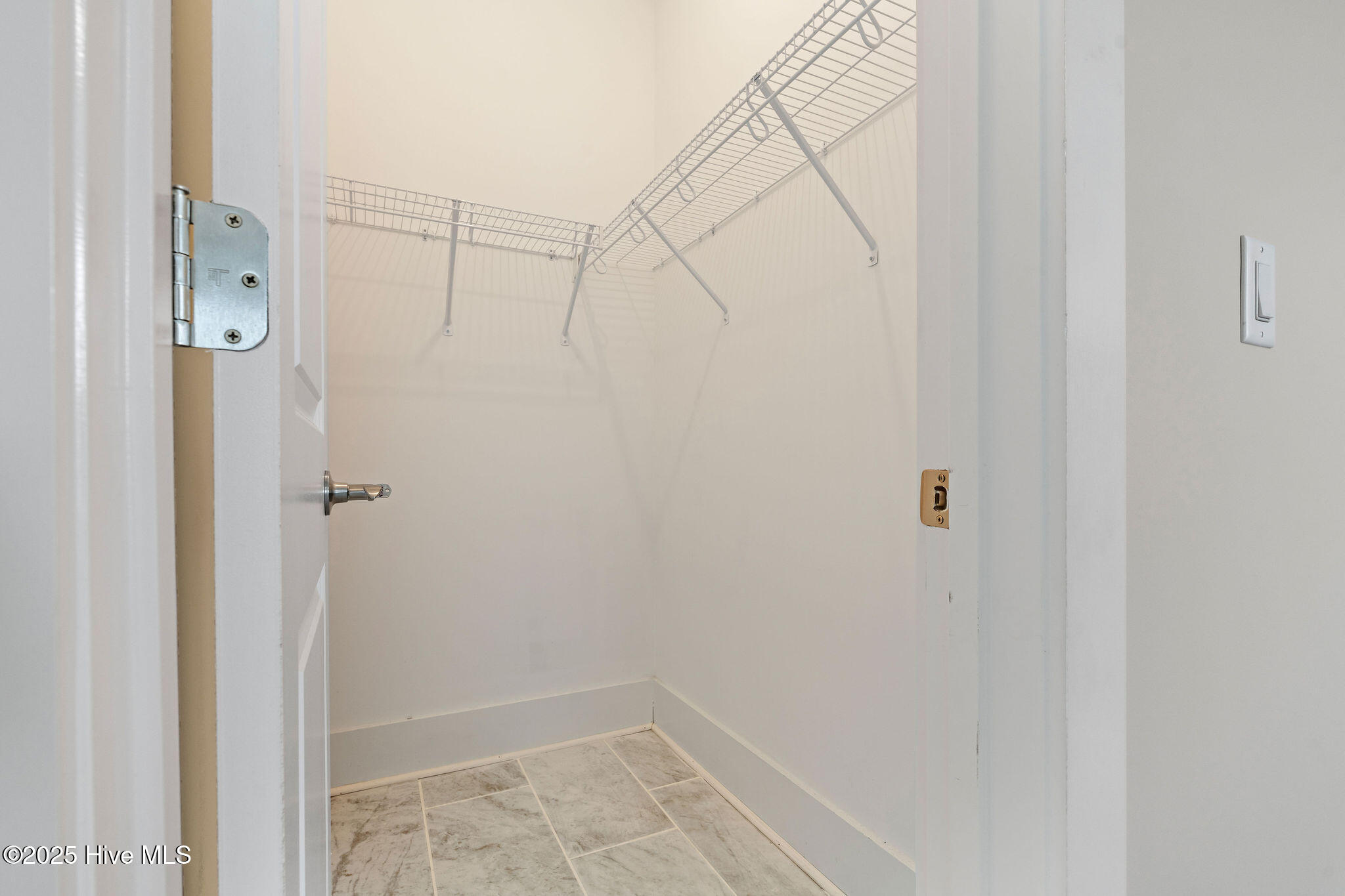 100523892 | Photo 61