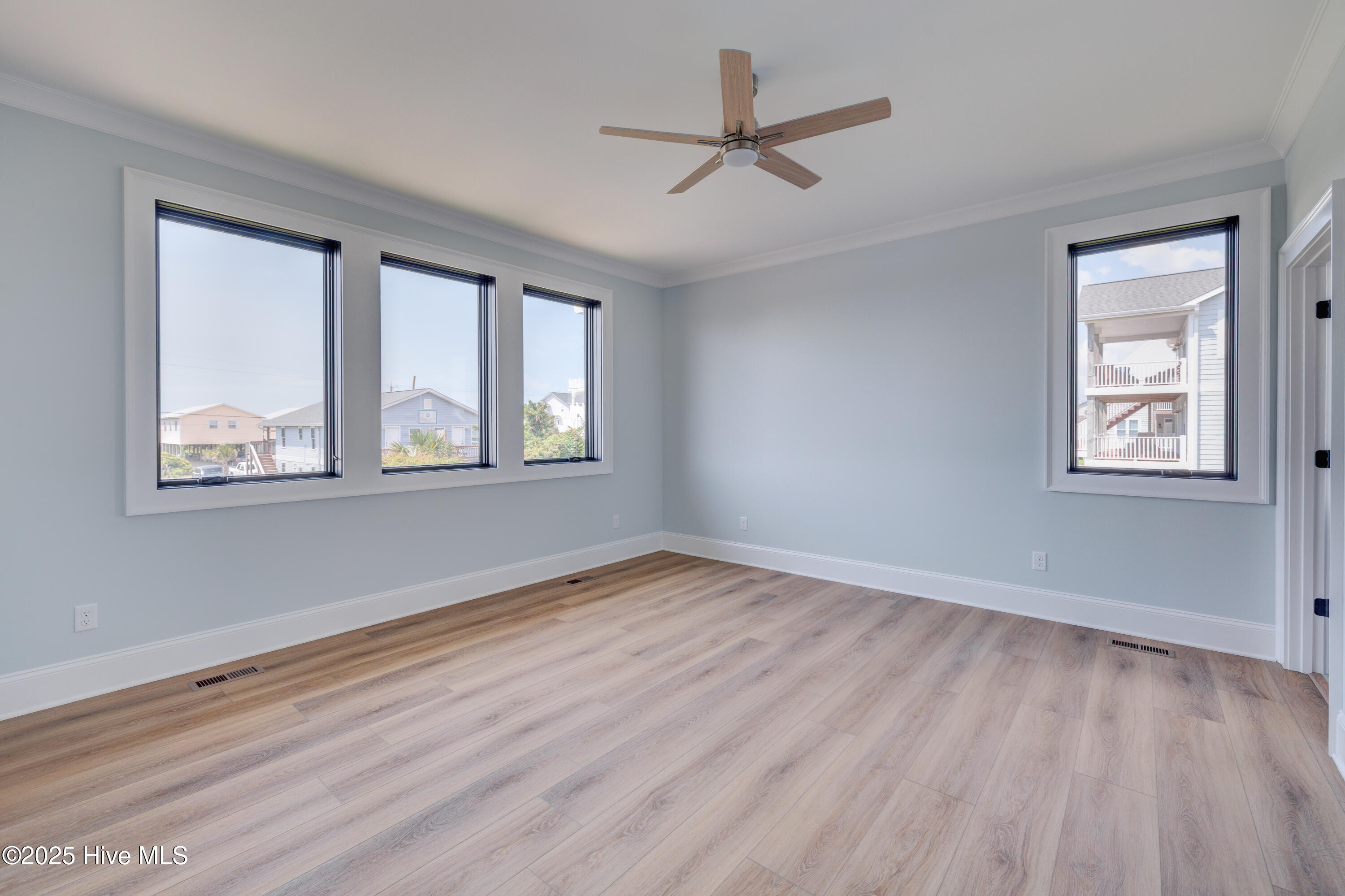 100519024 | Photo 40