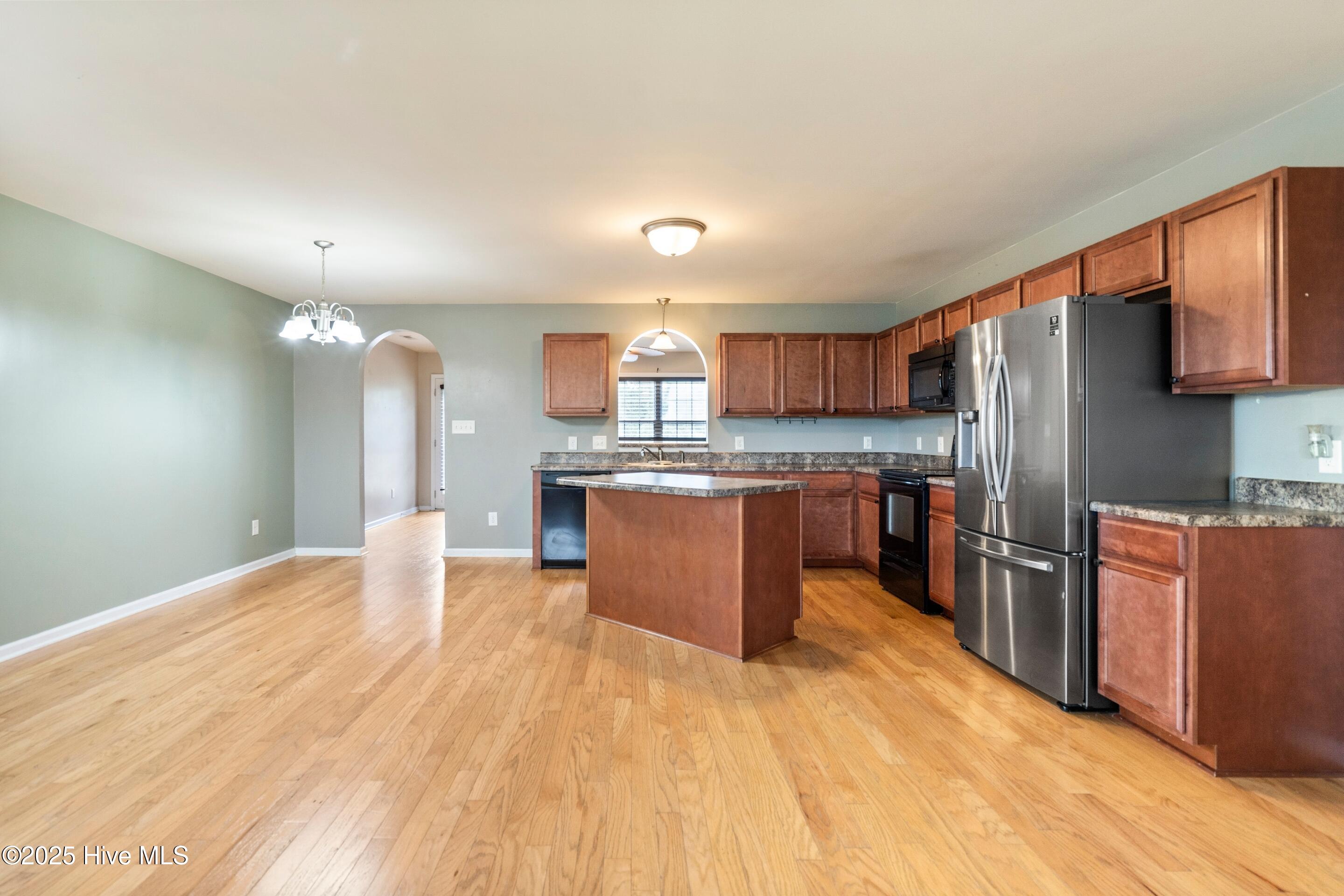 100530465 | Photo 13