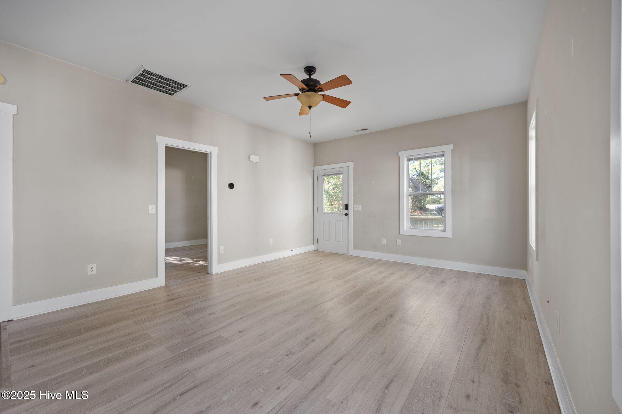 100544828 | Photo 21