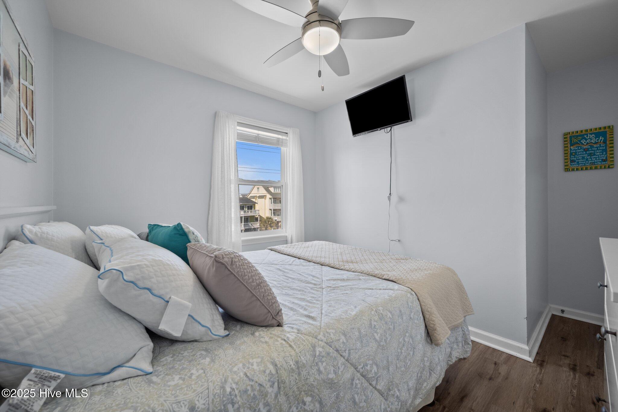 100493847 | Photo 33