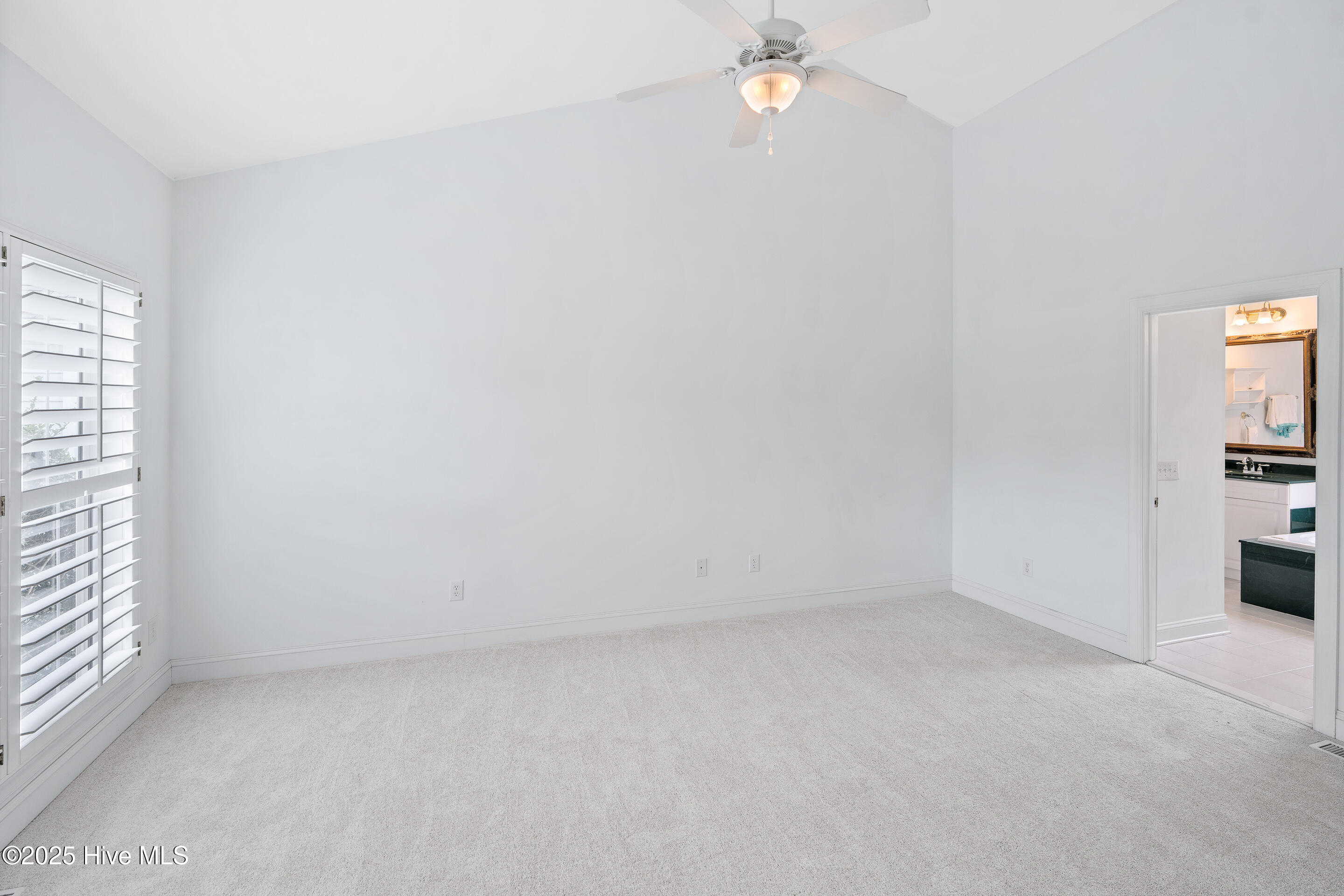 100499709 | Photo 32