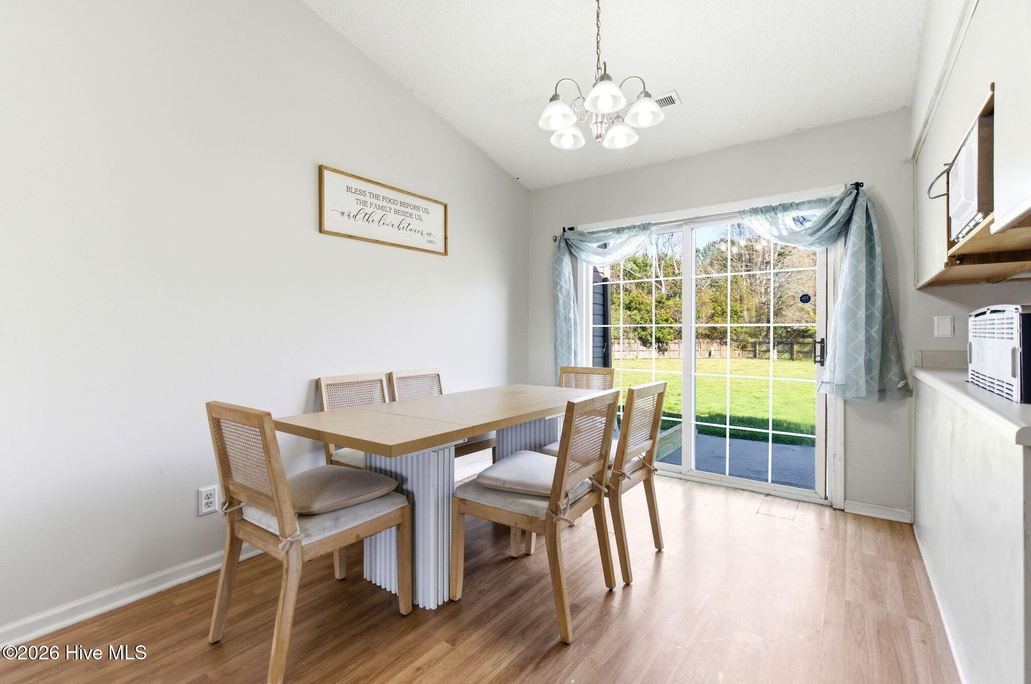 100561661 | Photo 15