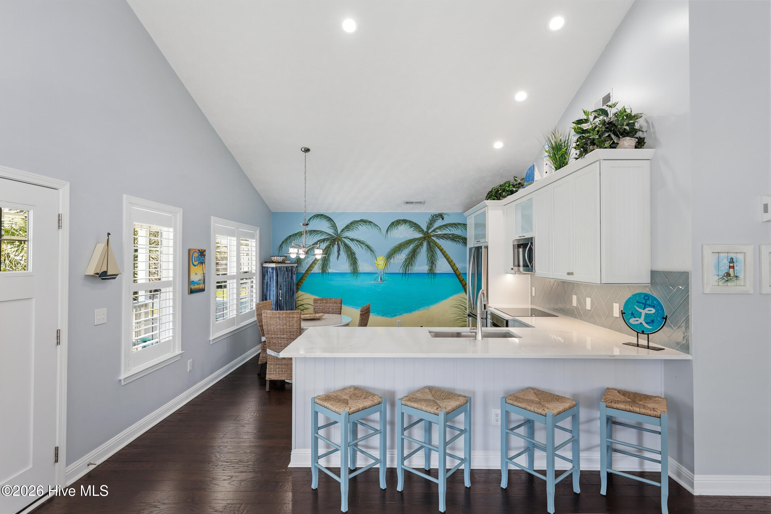 100567989 | Photo 17