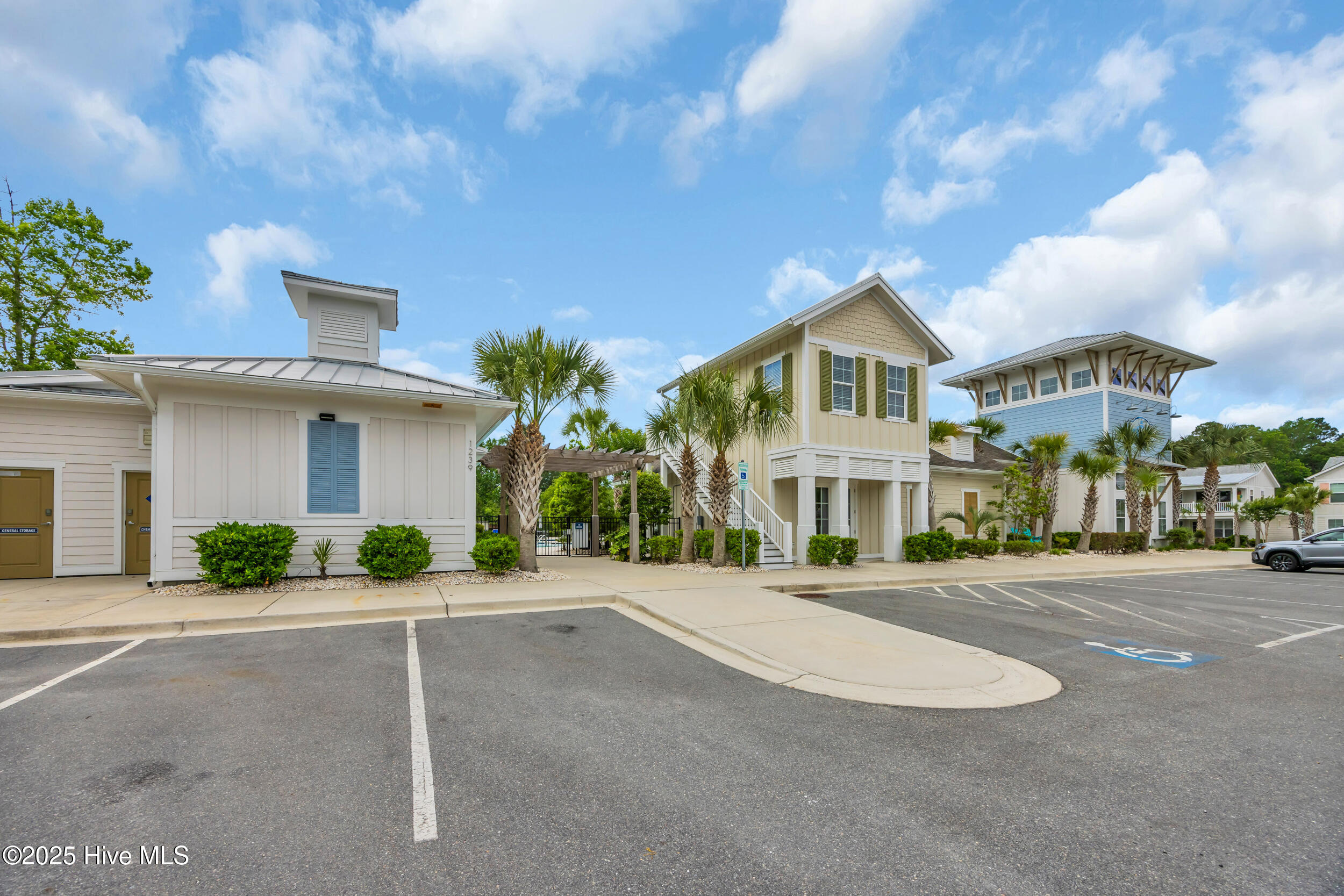 100547988 | Photo 47