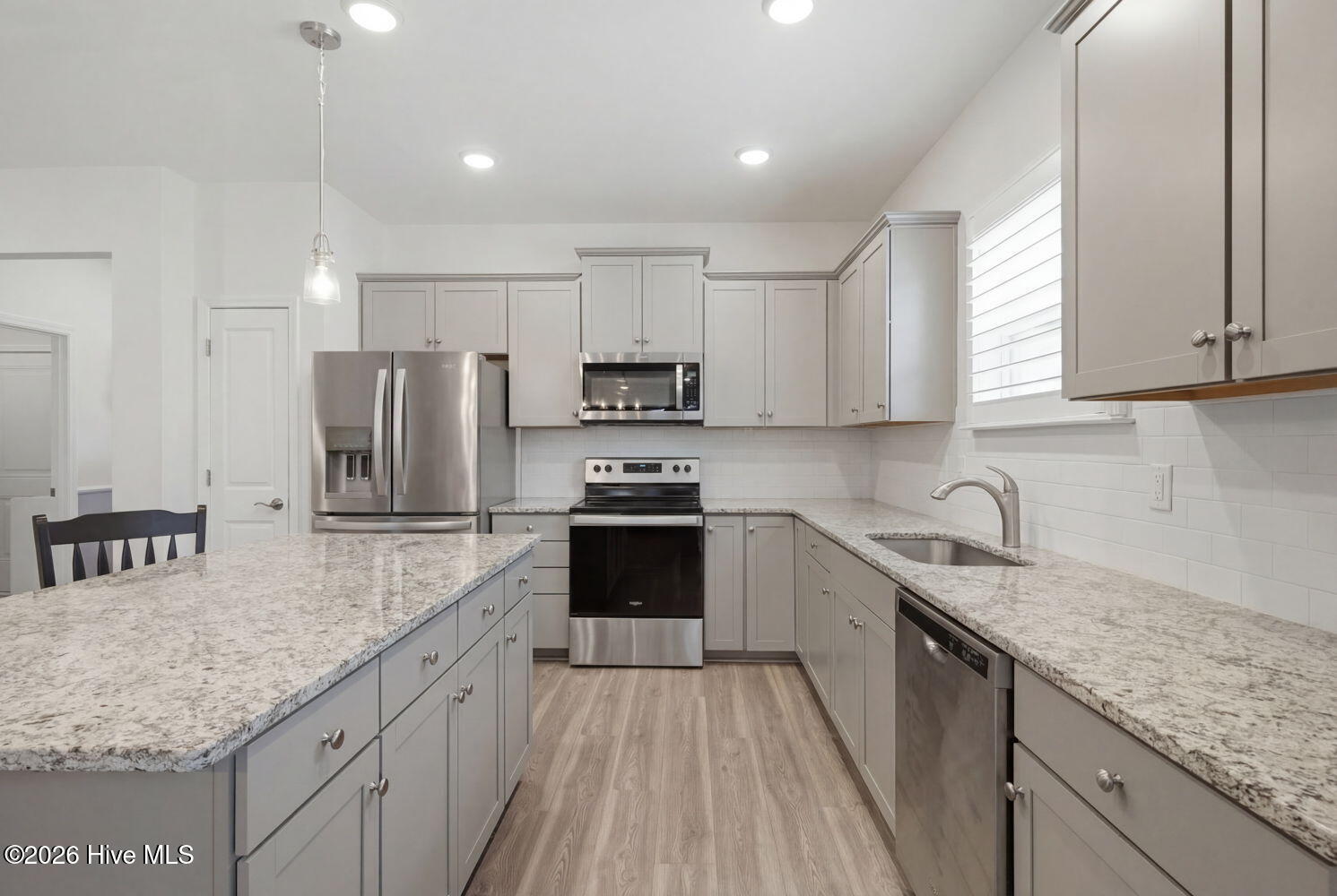 100555393 | Photo 12