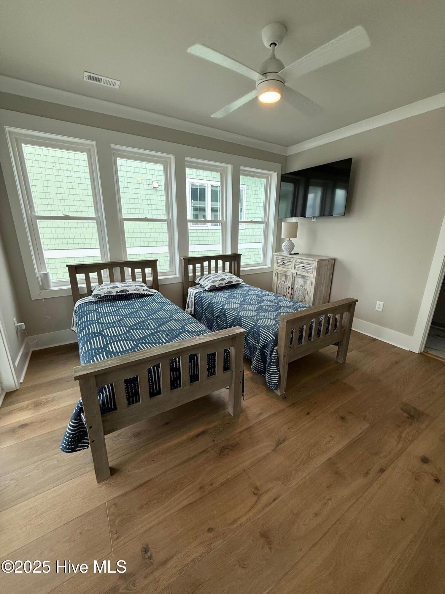 100498103 | Photo 58