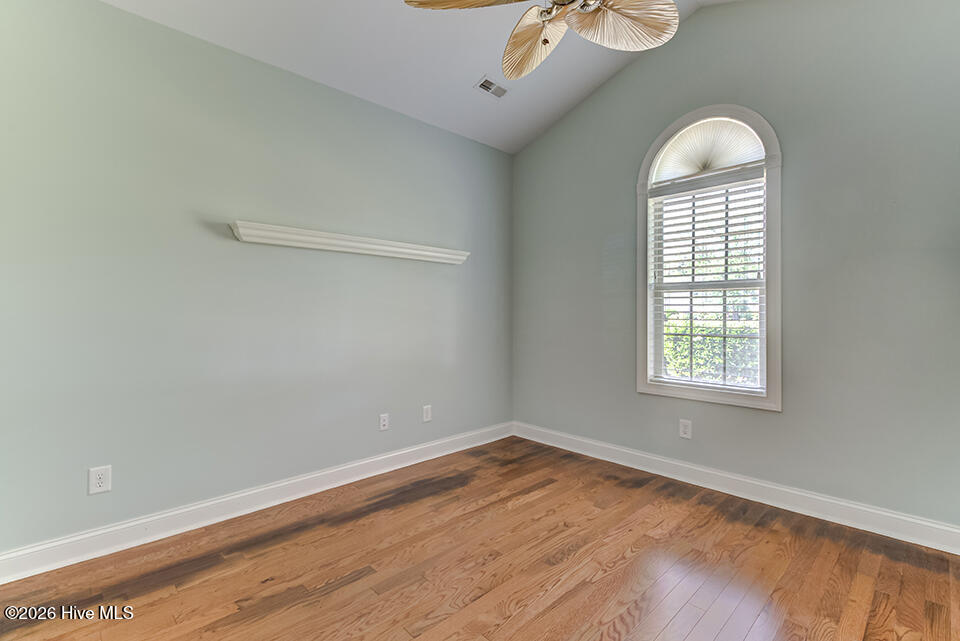 100569553 | Photo 23