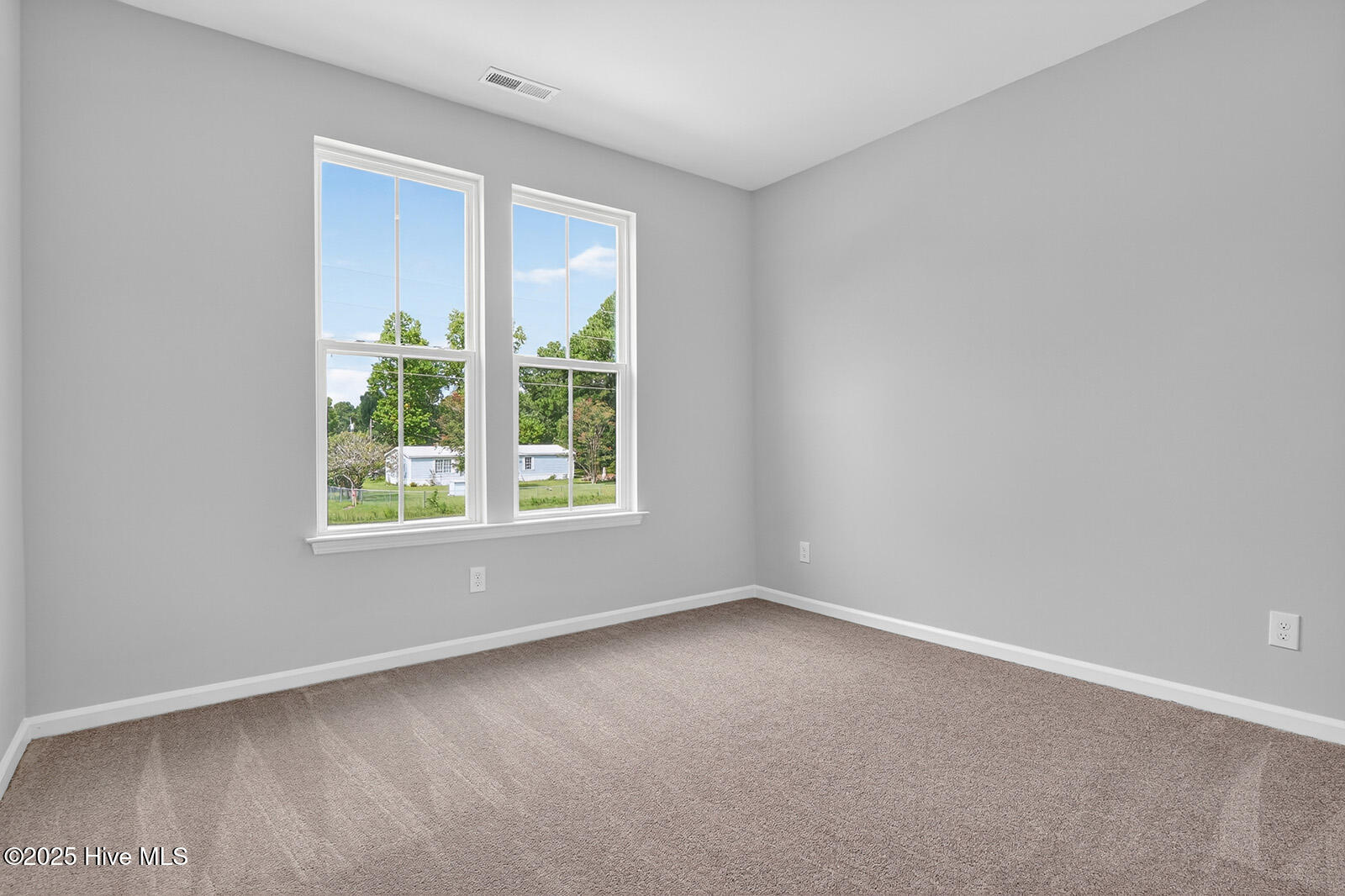 100511677 | Photo 25