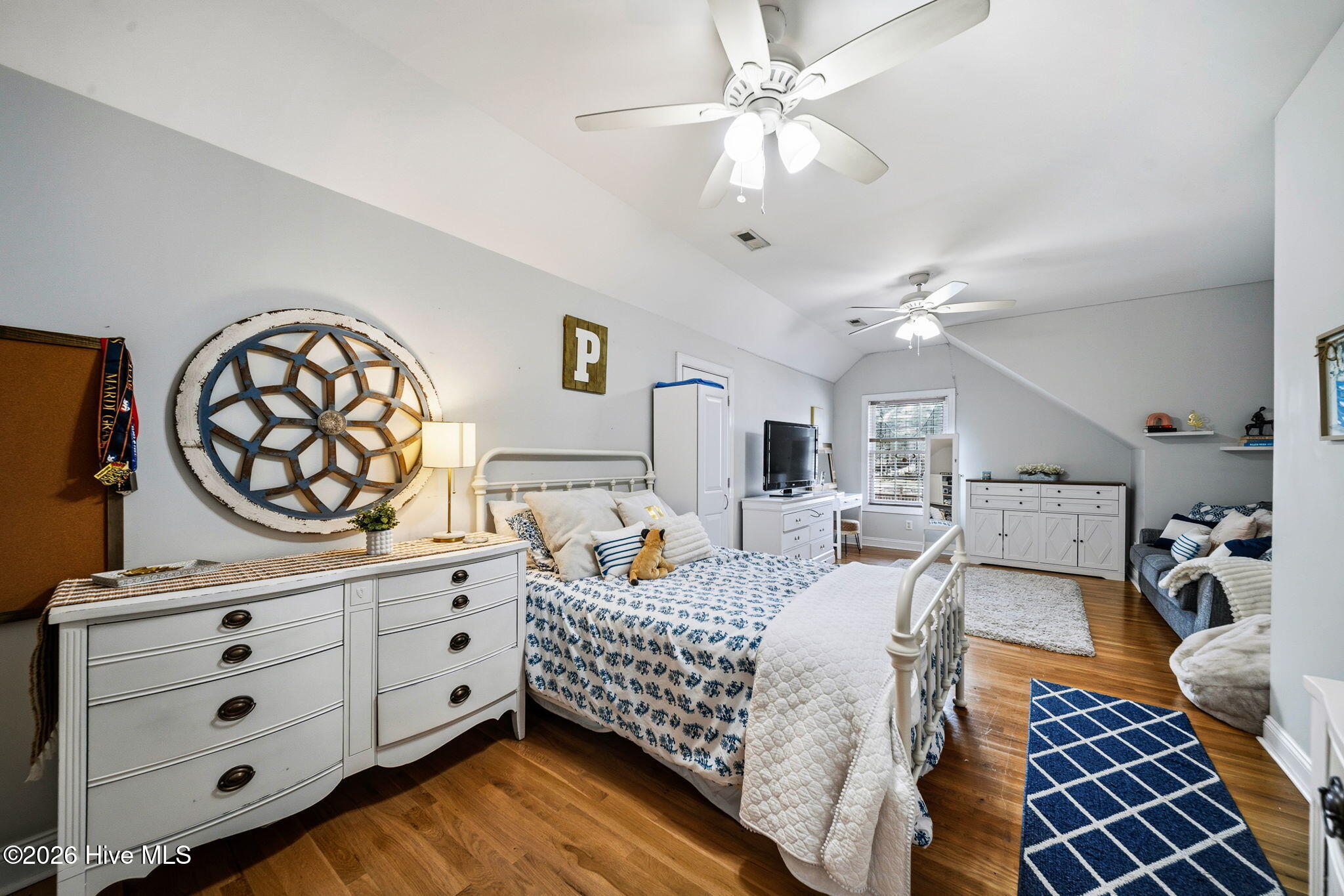 100561515 | Photo 72