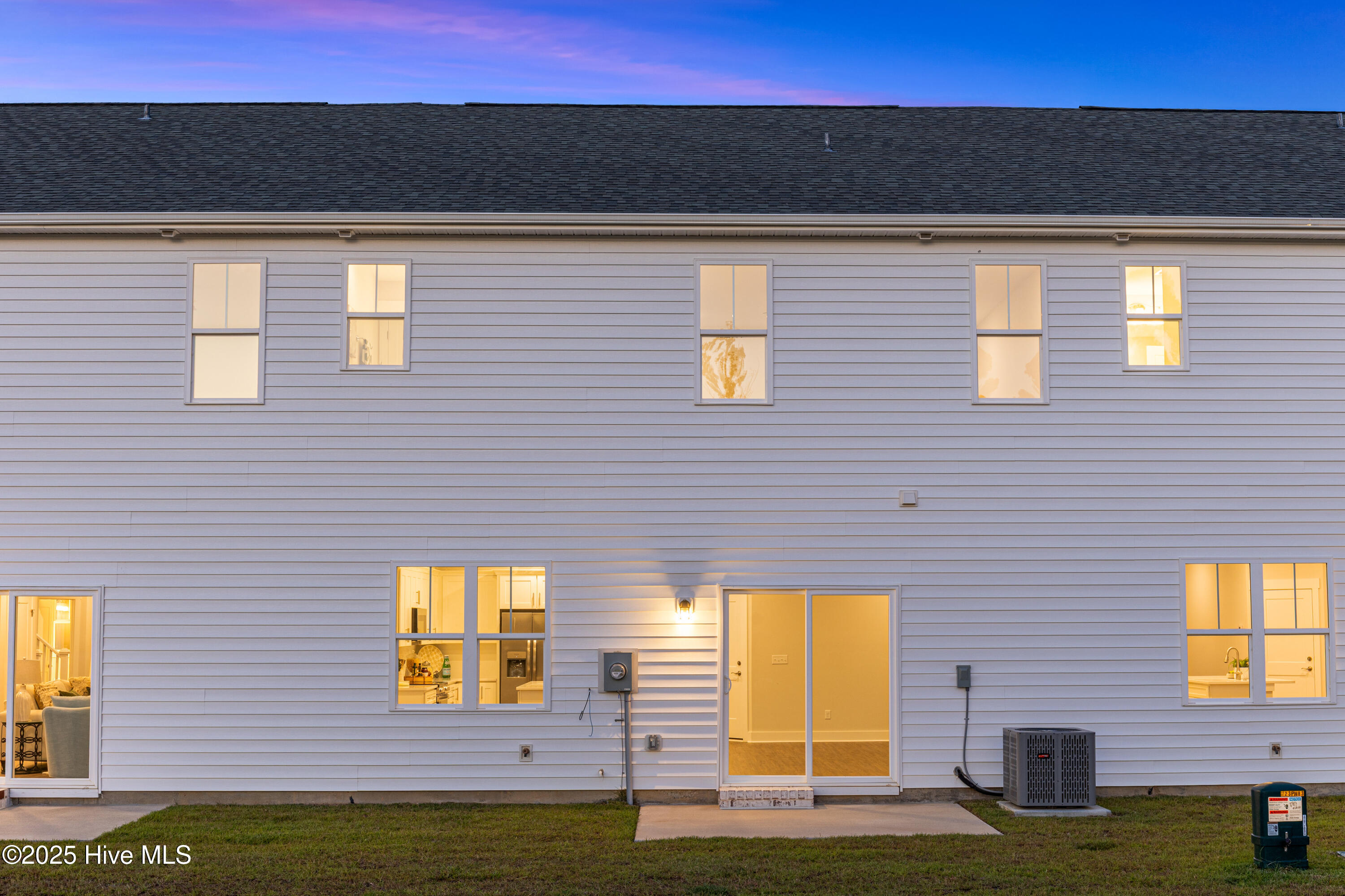 100526492 | Photo 37