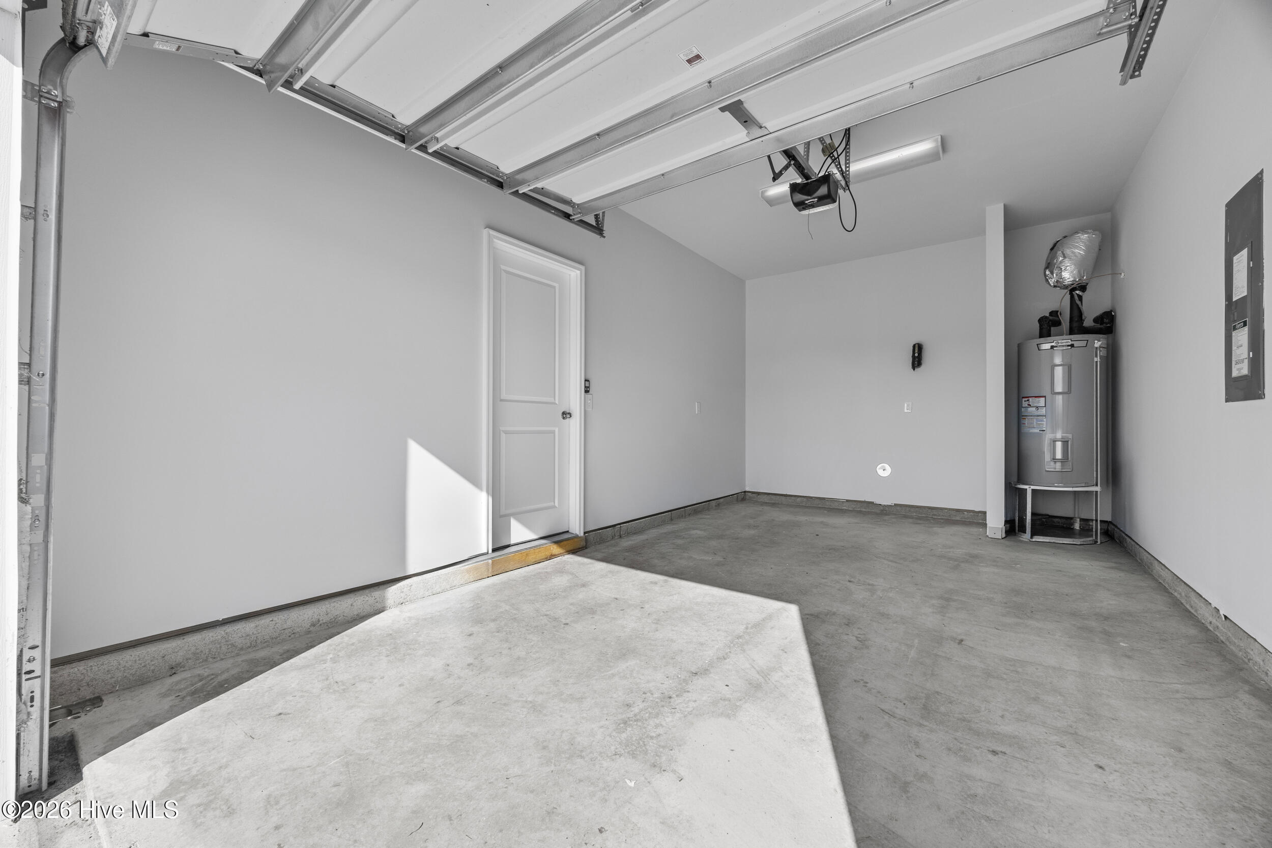 100557487 | Photo 36