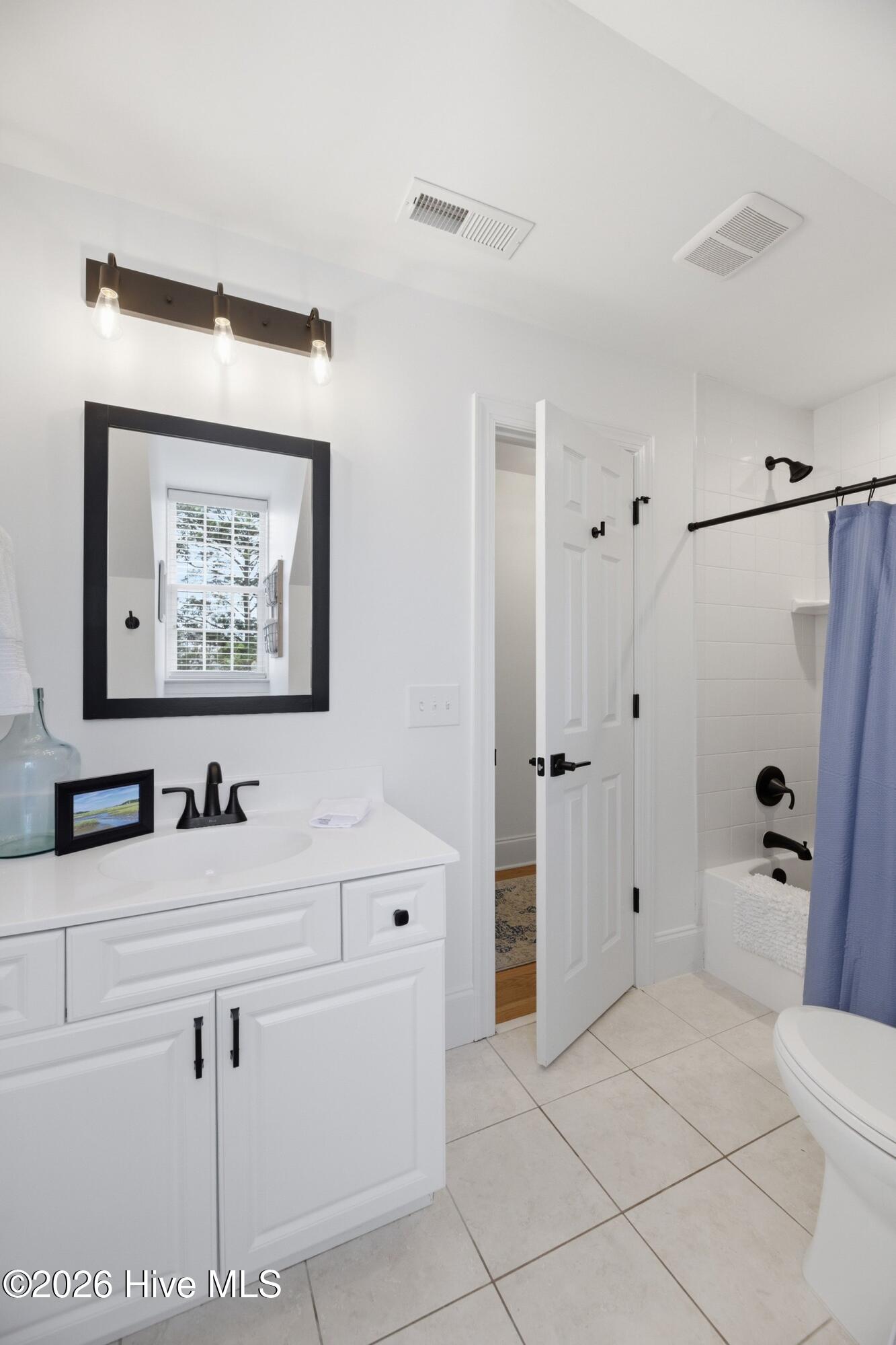 100564034 | Photo 40