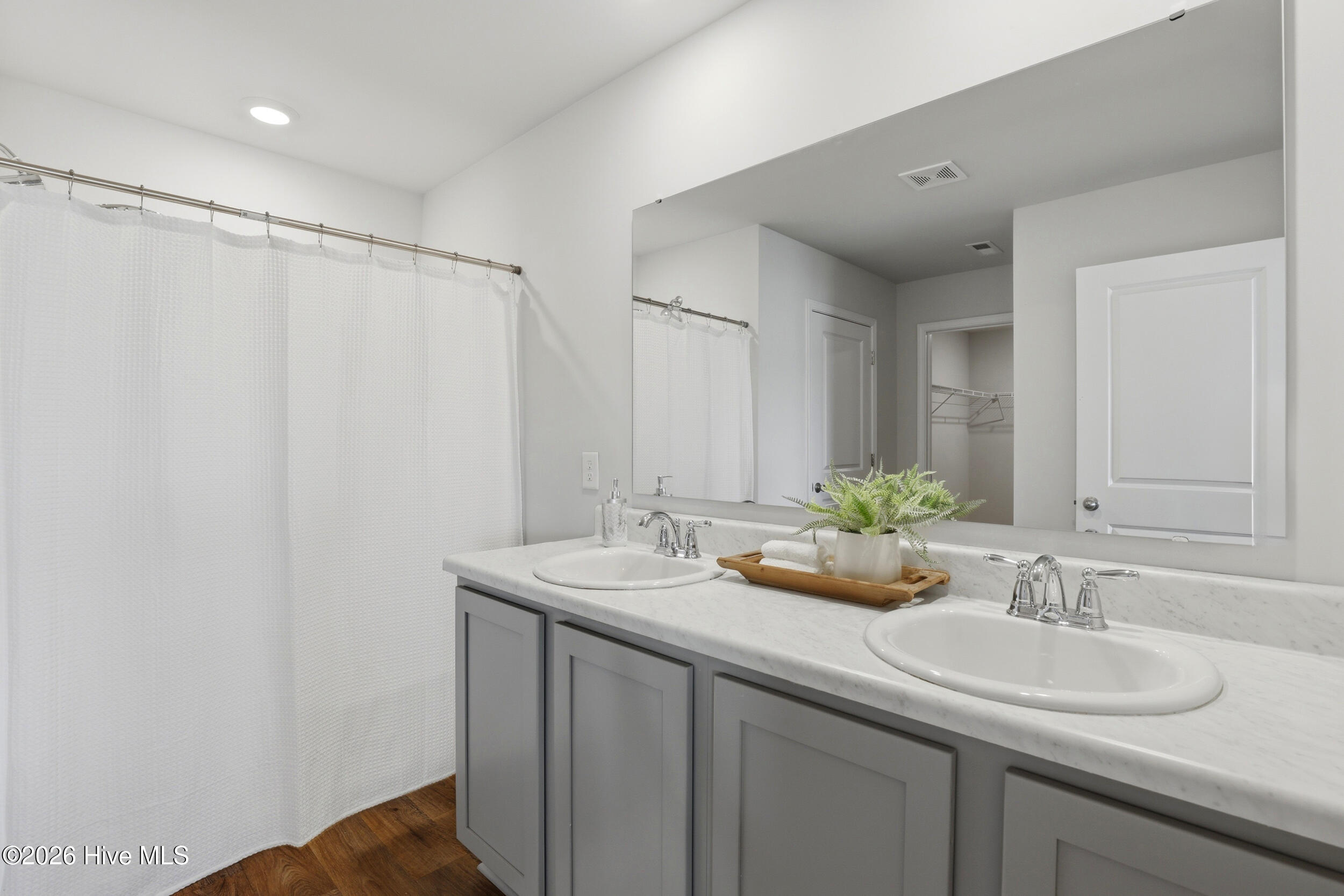 100558236 | Photo 18