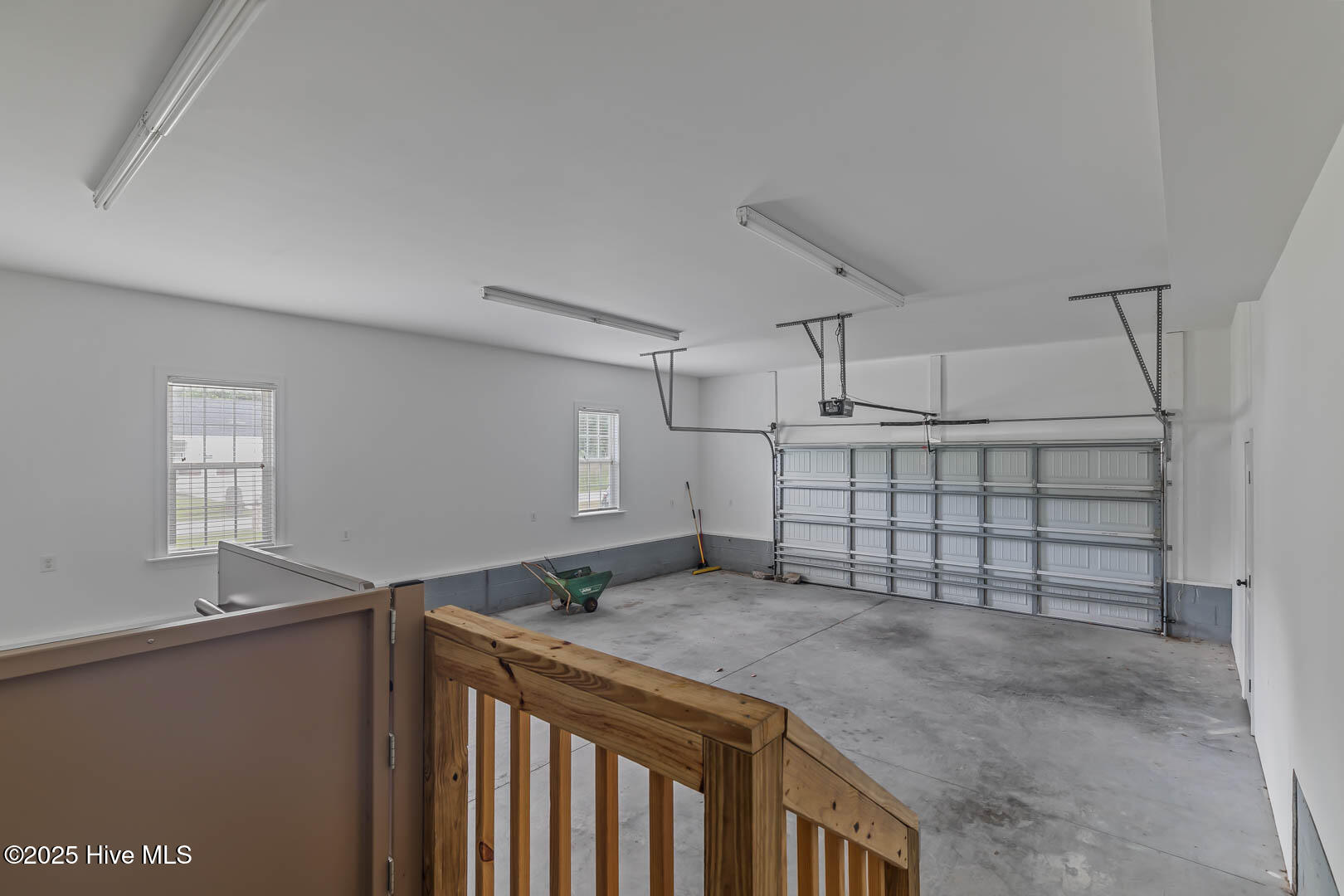 100543742 | Photo 46