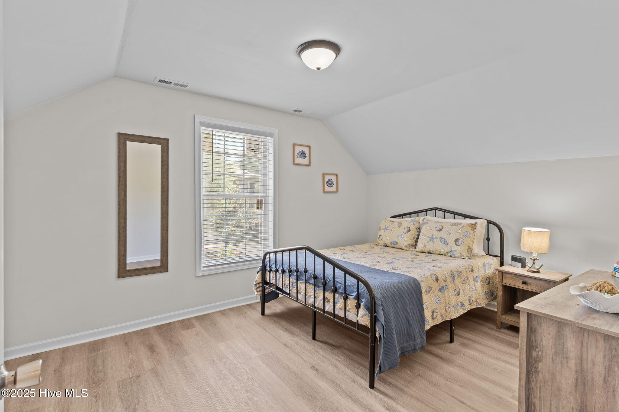 100535377 | Photo 32